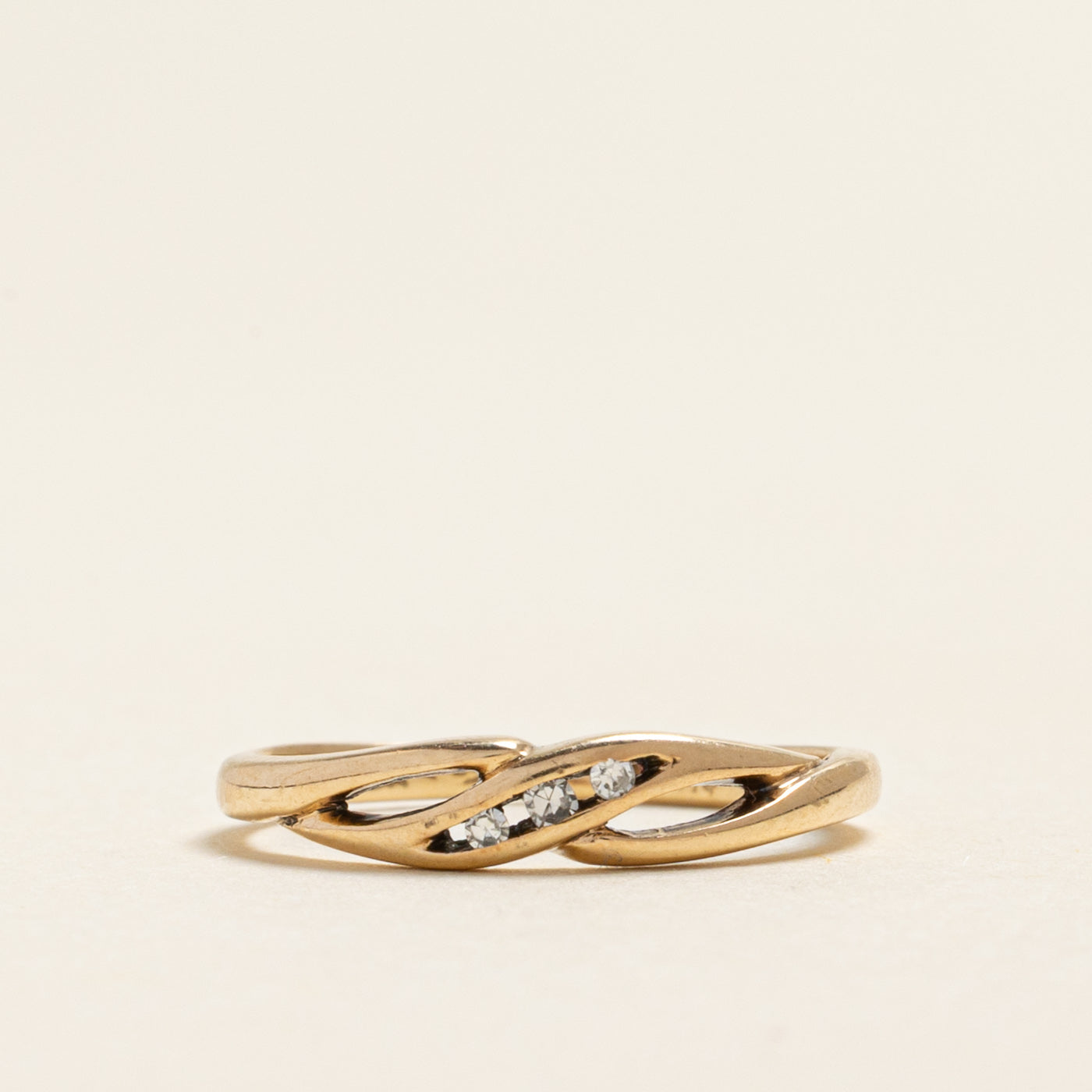 Bague croisée en diamant diagonal | 0,03 ct | Taille 4,75