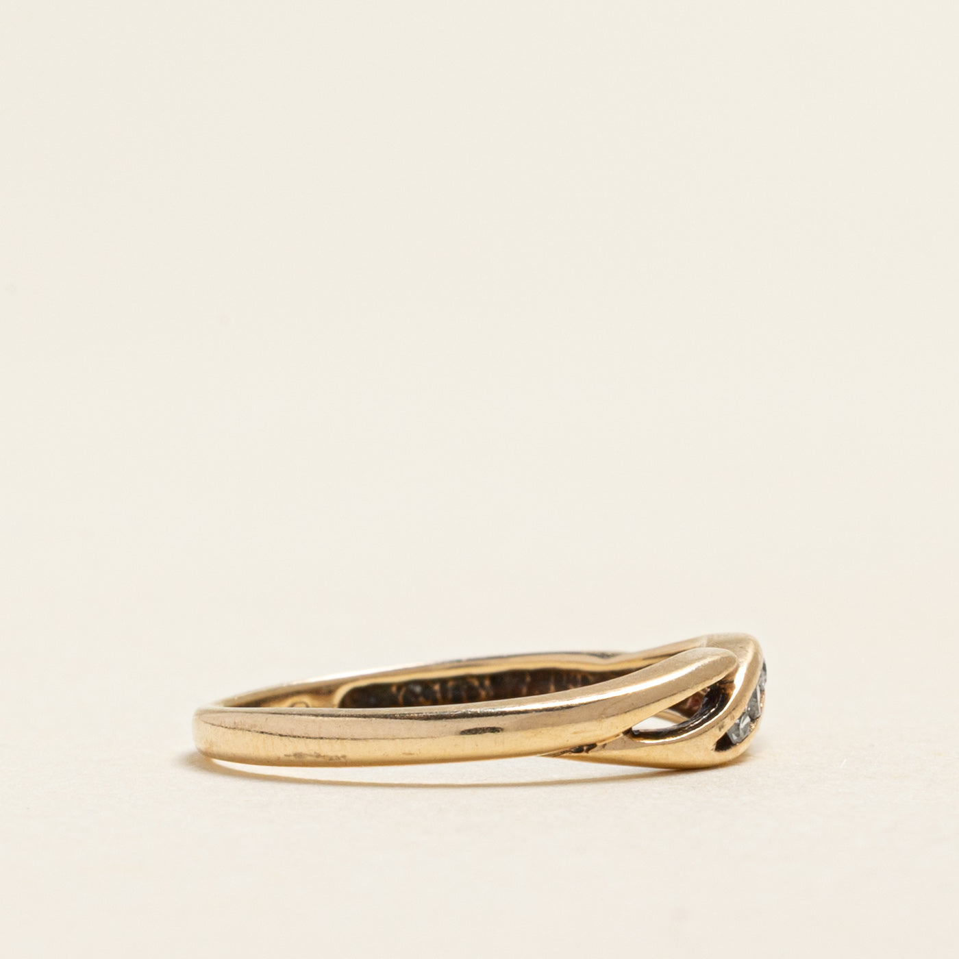 Bague croisée en diamant diagonal | 0,03 ct | Taille 4,75