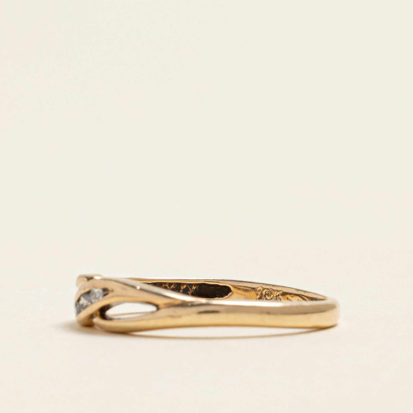 Bague croisée en diamant diagonal | 0,03 ct | Taille 4,75