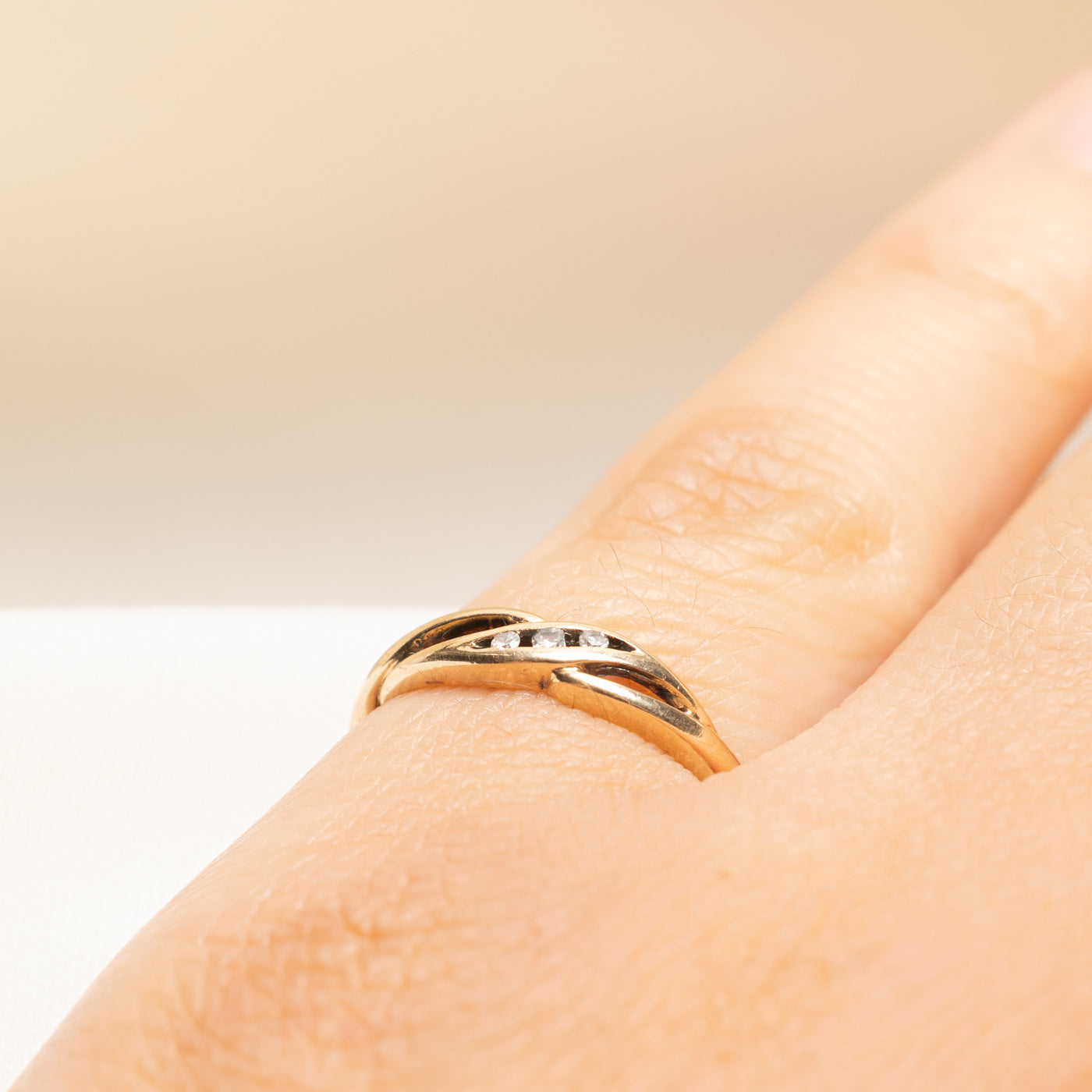 Bague croisée en diamant diagonal | 0,03 ct | Taille 4,75