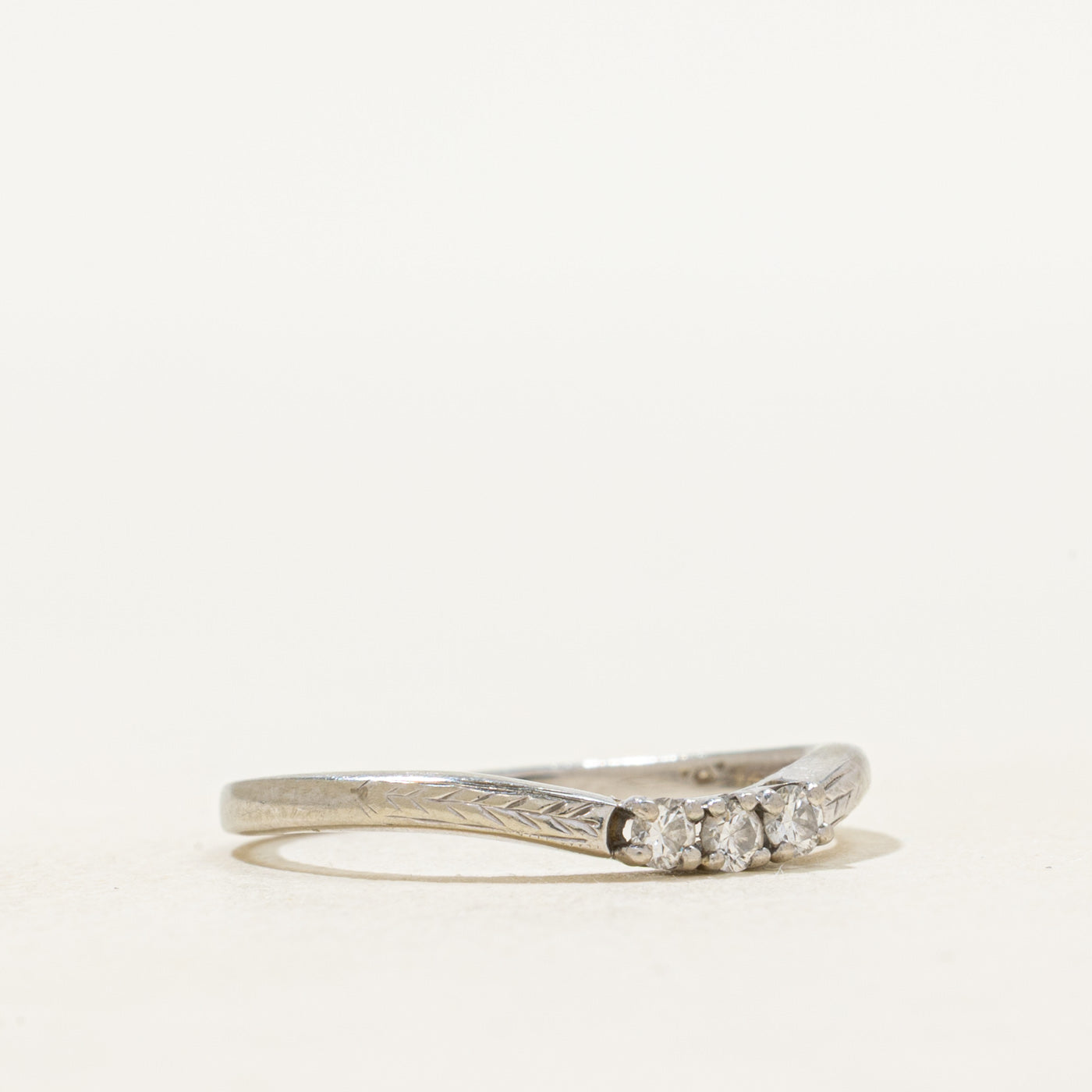 18k Three Stone Diamond Engraved Contour Ring | SZ 6.25
