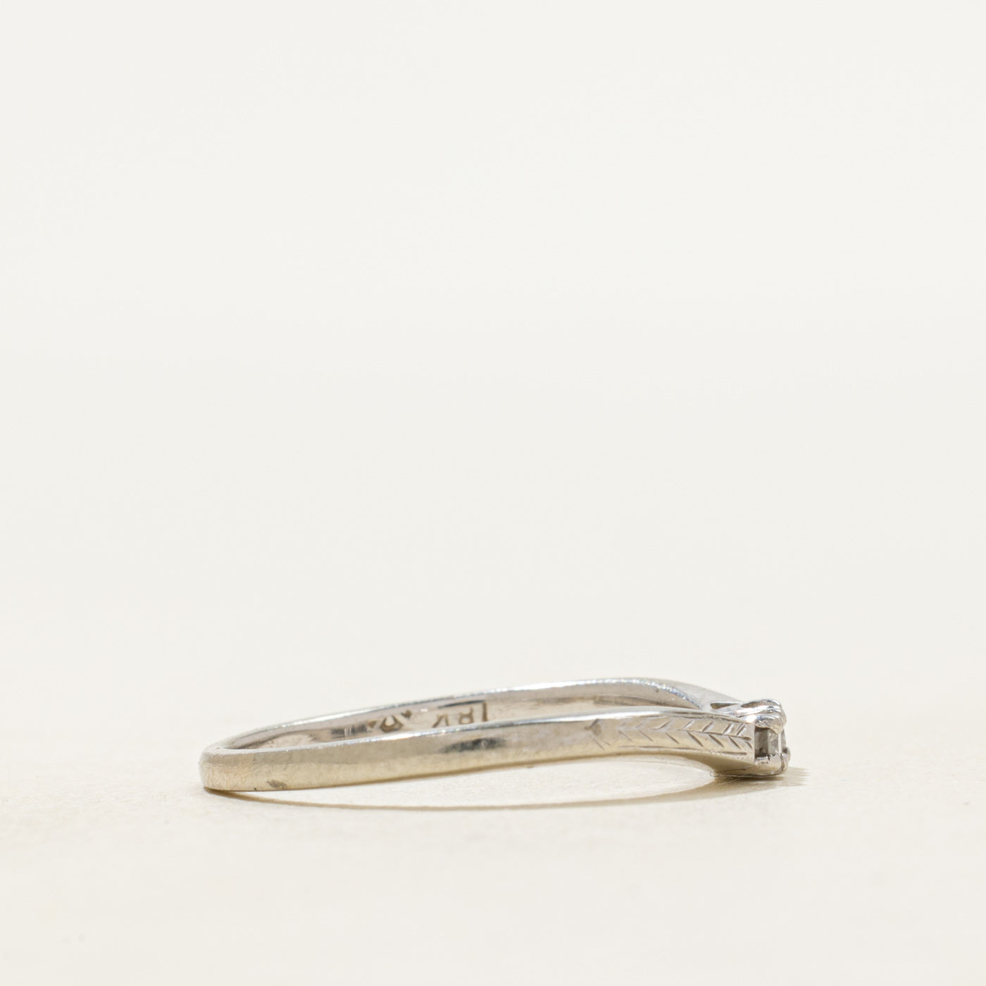 18k Three Stone Diamond Engraved Contour Ring | SZ 6.25