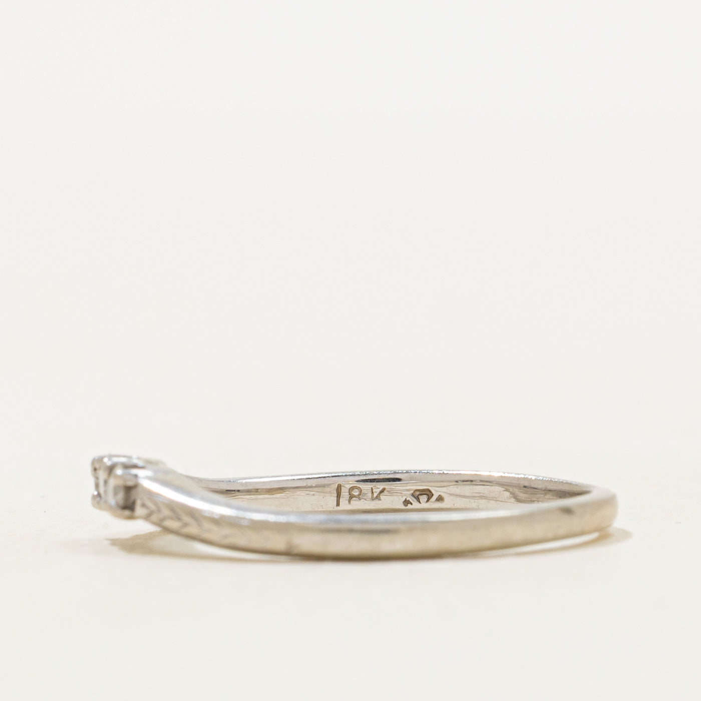 18k Three Stone Diamond Engraved Contour Ring | SZ 6.25
