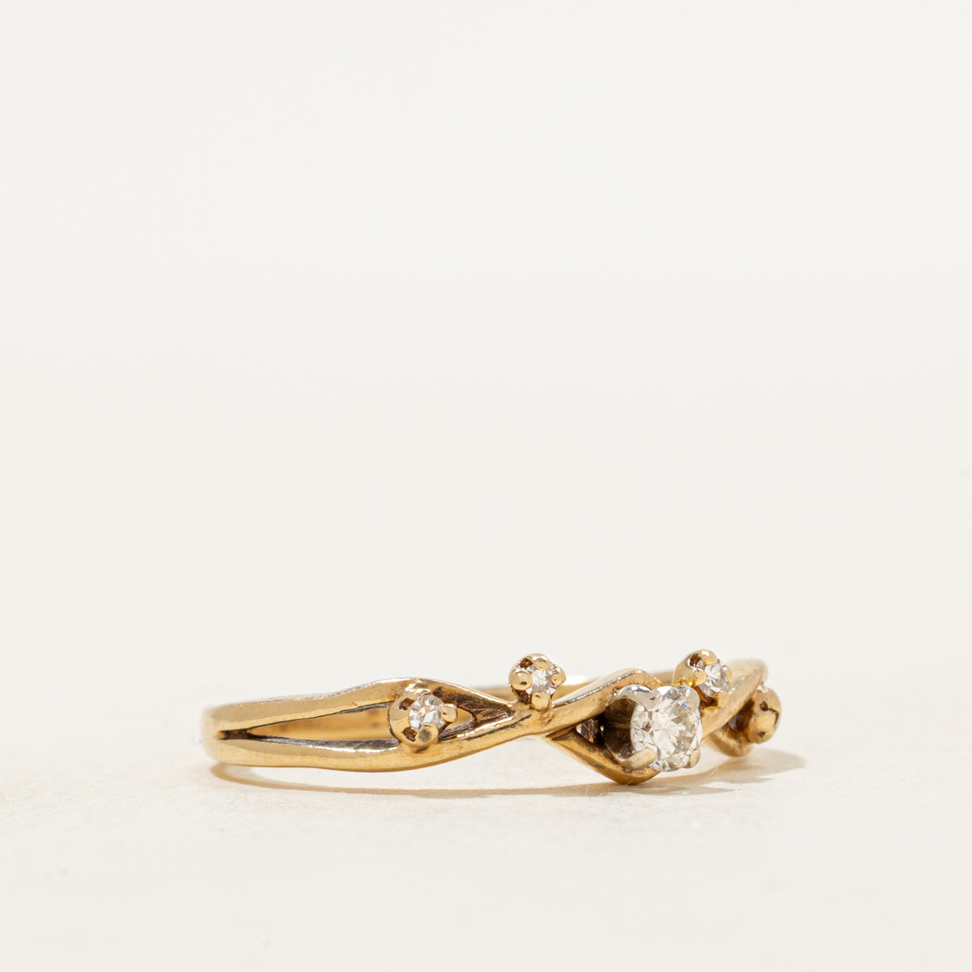 Scattered Diamond Cross Over Ring | SZ 6.25