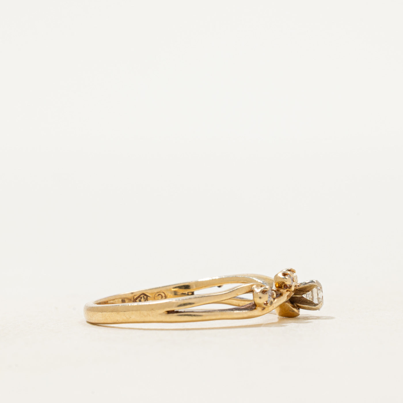 Scattered Diamond Cross Over Ring | SZ 6.25