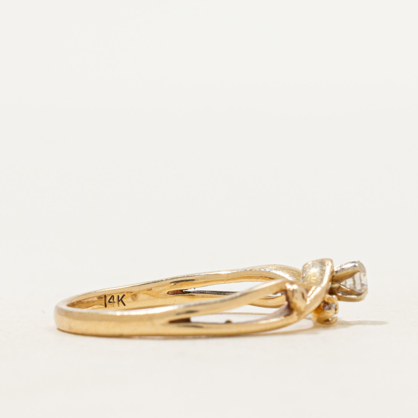 Scattered Diamond Cross Over Ring | SZ 6.25