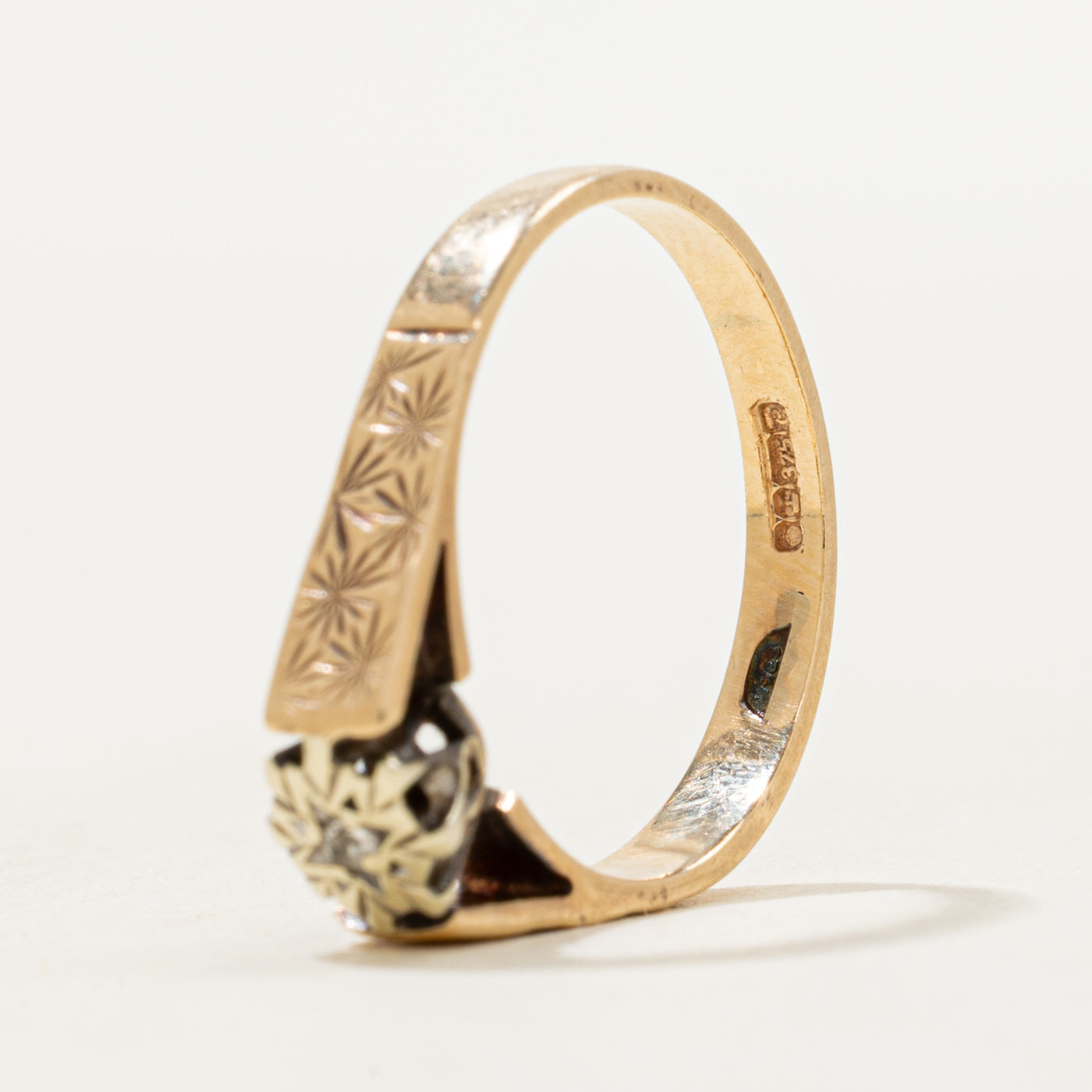 Bague Sheffield Star sertie de diamants et gravée, 1977 | Taille 6,25