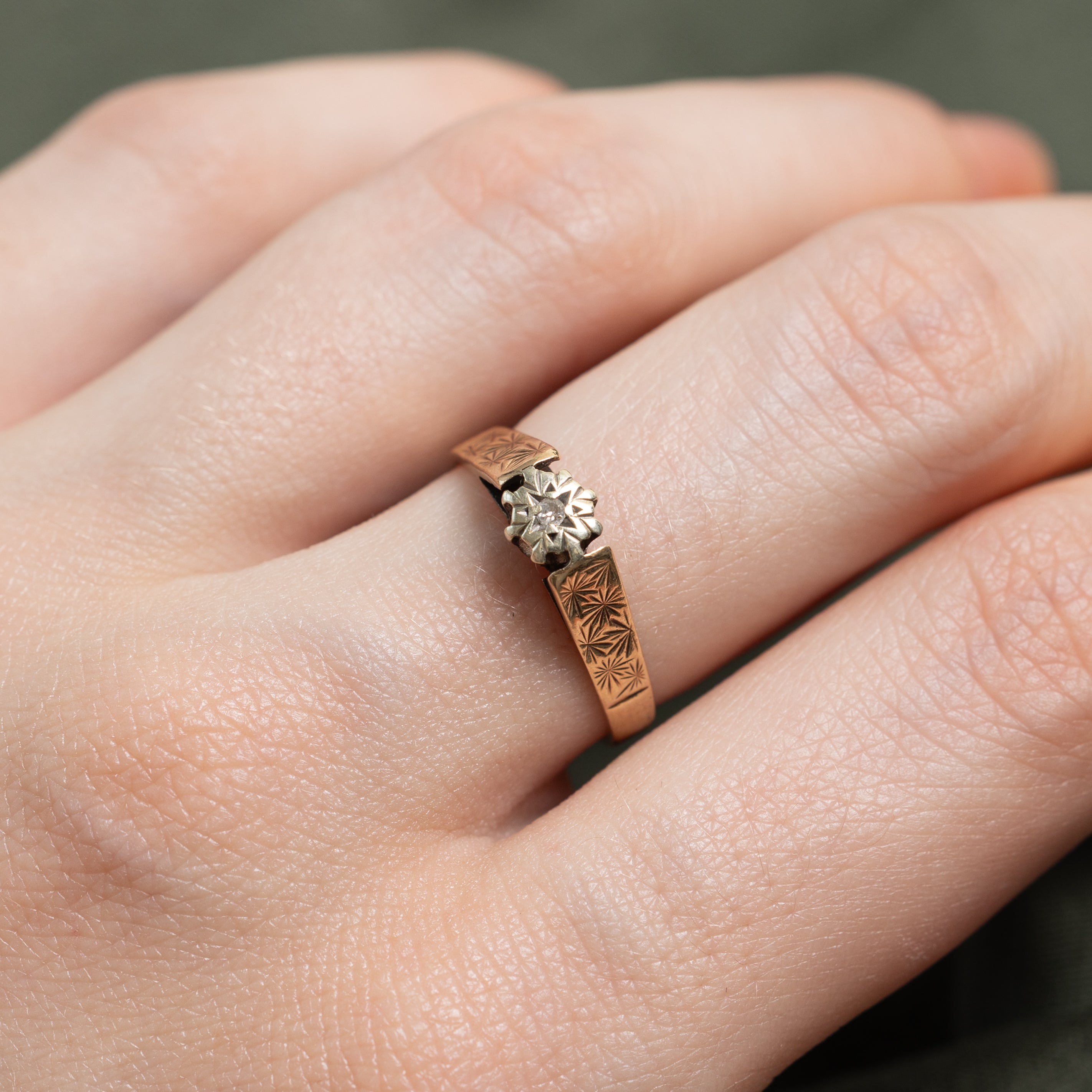 Bague Sheffield Star sertie de diamants et gravée, 1977 | Taille 6,25