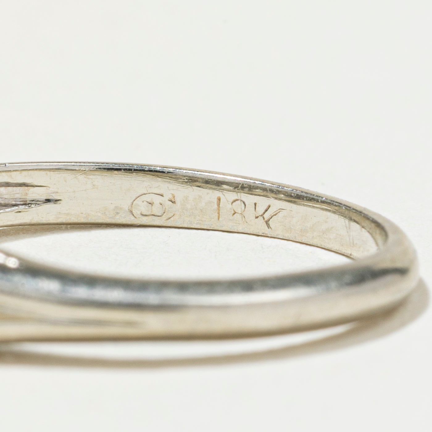 18k Three Stone Diamond Grooved Ring | SZ 5