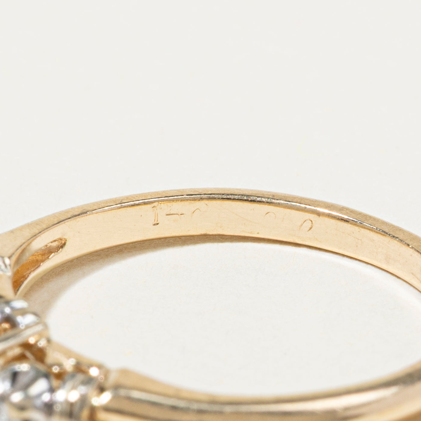 Bague rainurée à trois diamants | Taille 6