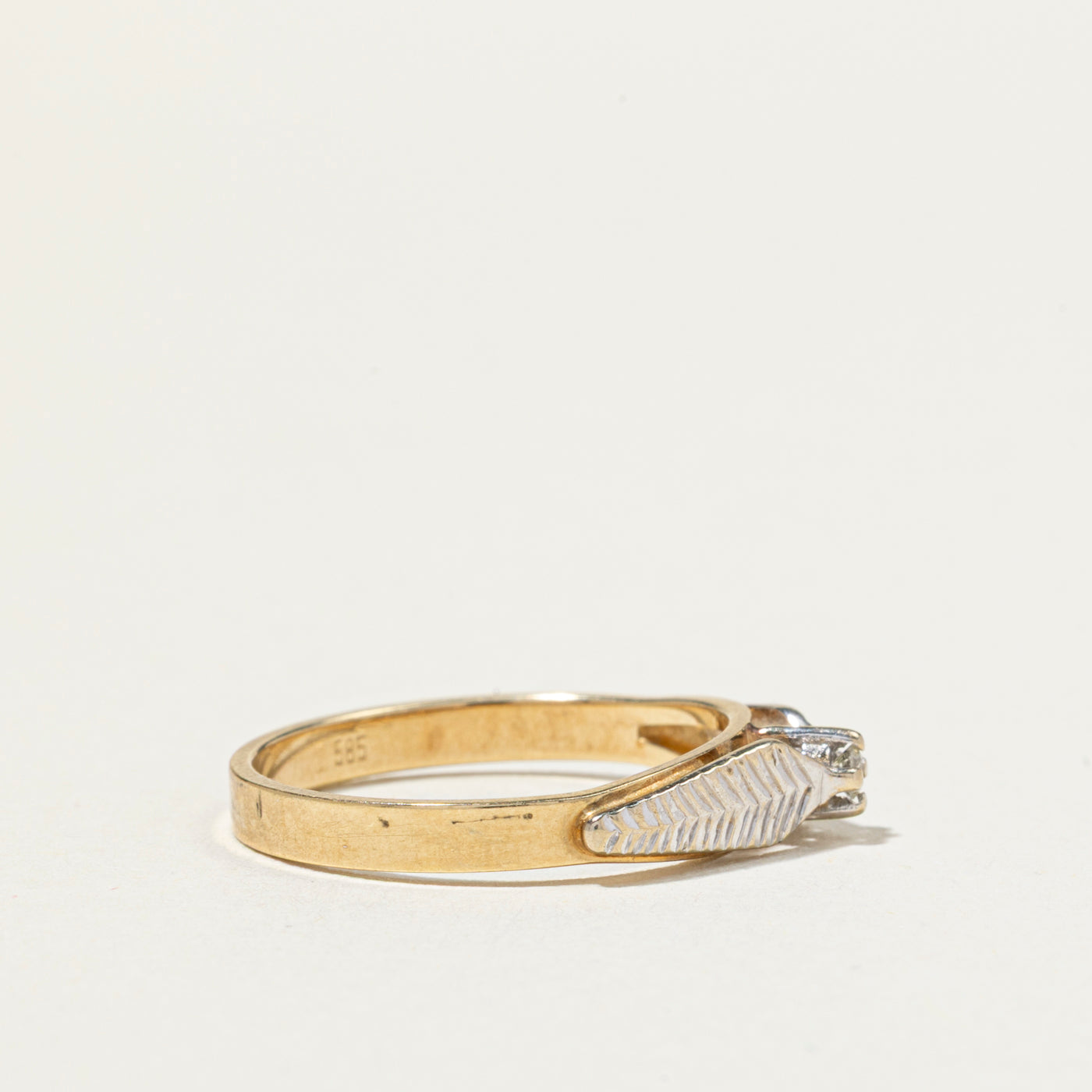 Bague en or bicolore gravée de diamants | Taille 6
