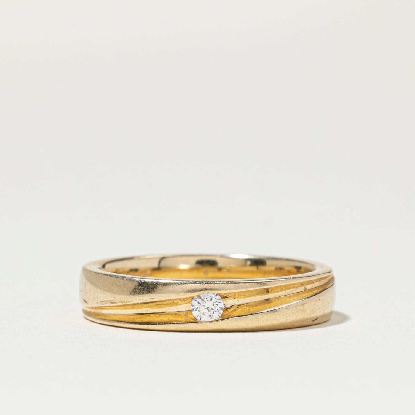 Single Diamond Grooved Band | SZ 6.5