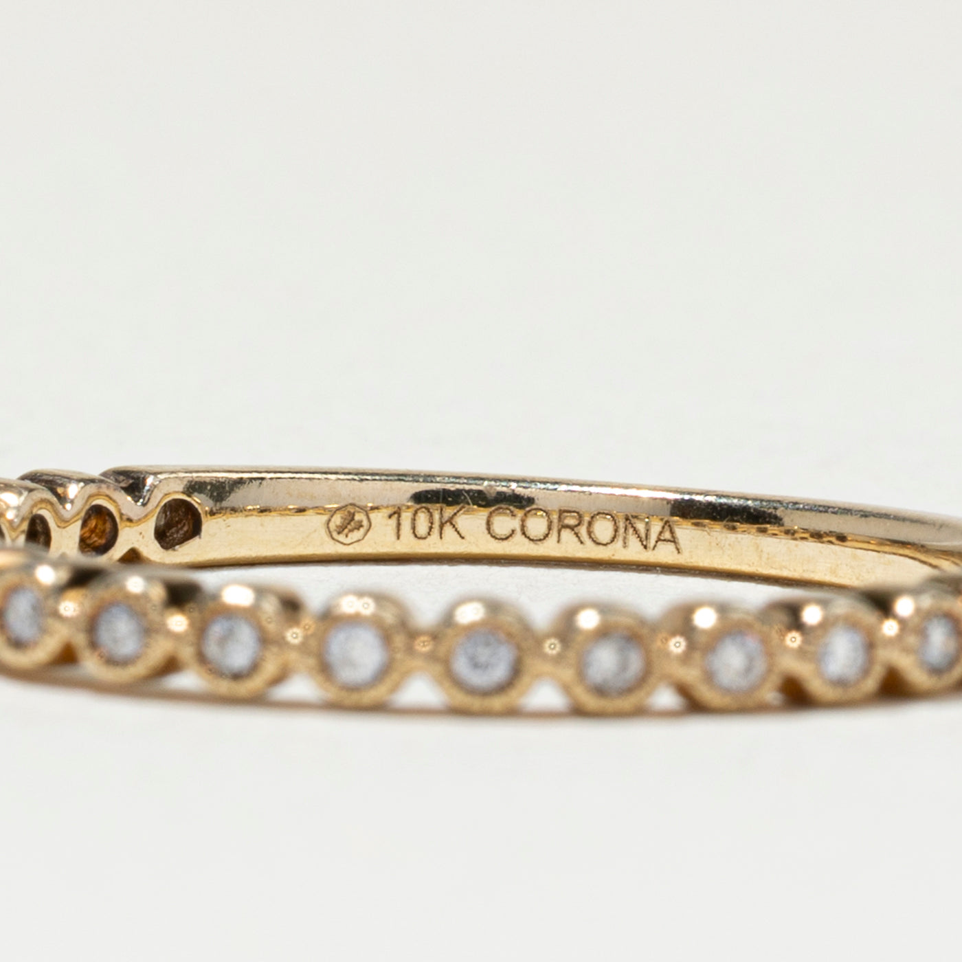 Alliance demi-éternité sertie de diamants festonnés | 1 mm | Taille 6,5