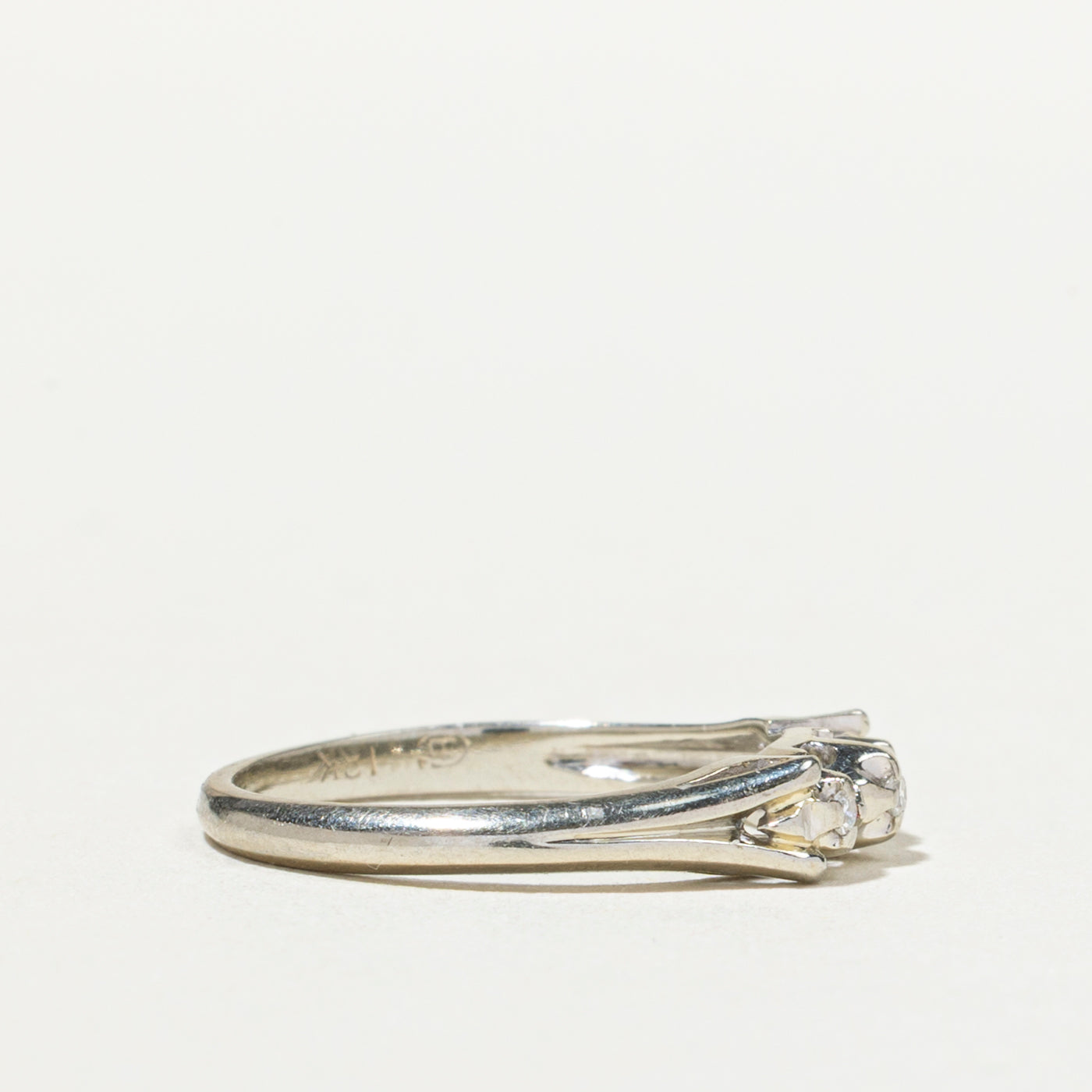 18k Three Stone Diamond Grooved Ring | SZ 5