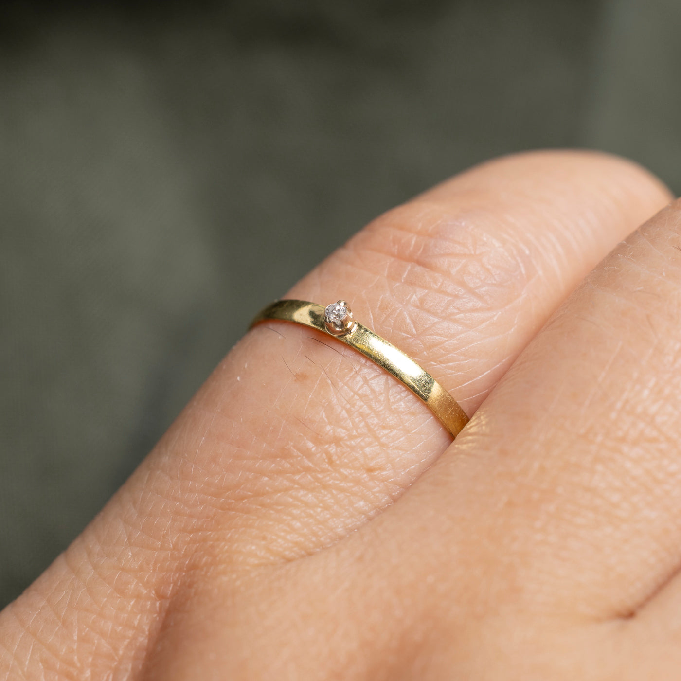 Single Diamond Petite Band | SZ 5.75