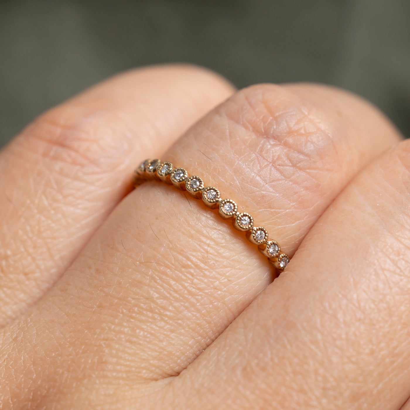 Alliance demi-éternité sertie de diamants festonnés | 1 mm | Taille 6,5