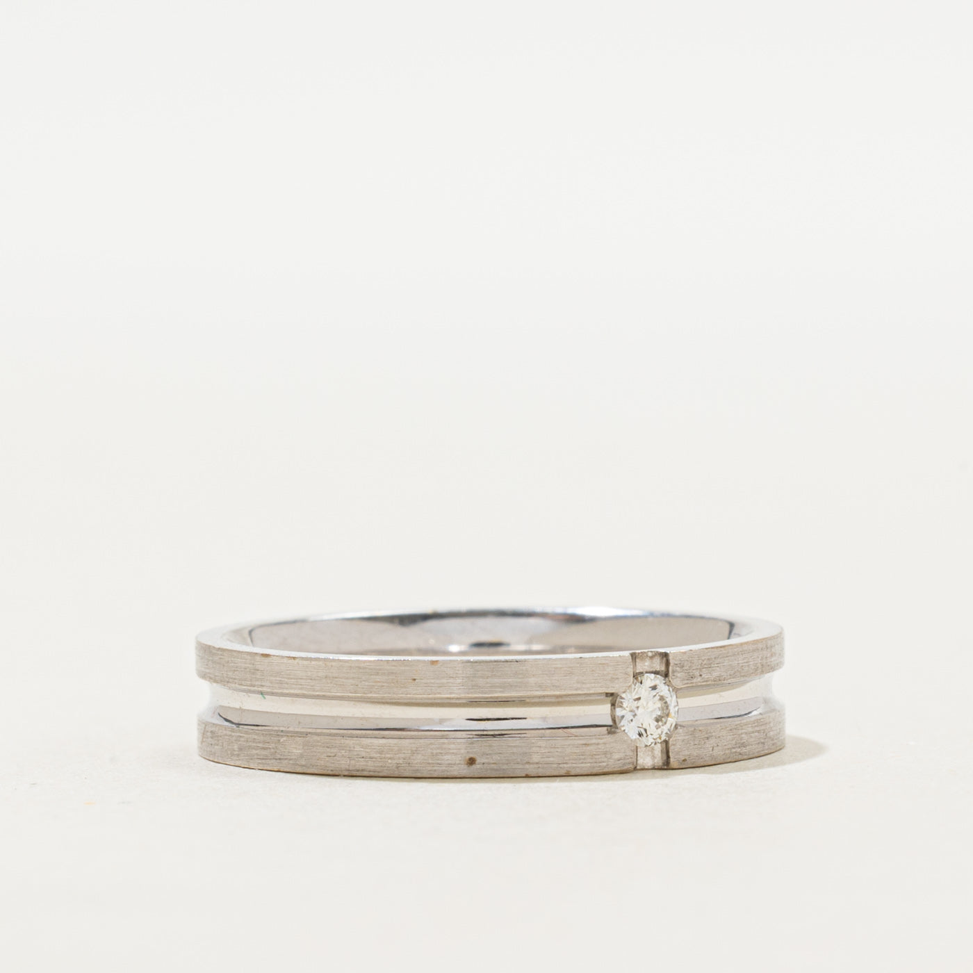 18k Single Stone Diamond Grooved Band | 4.35mm | SZ 8.25