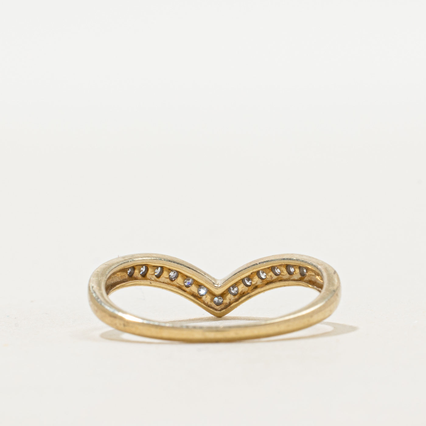 Bague à chevrons sertie de diamants en canal | Taille 5,75