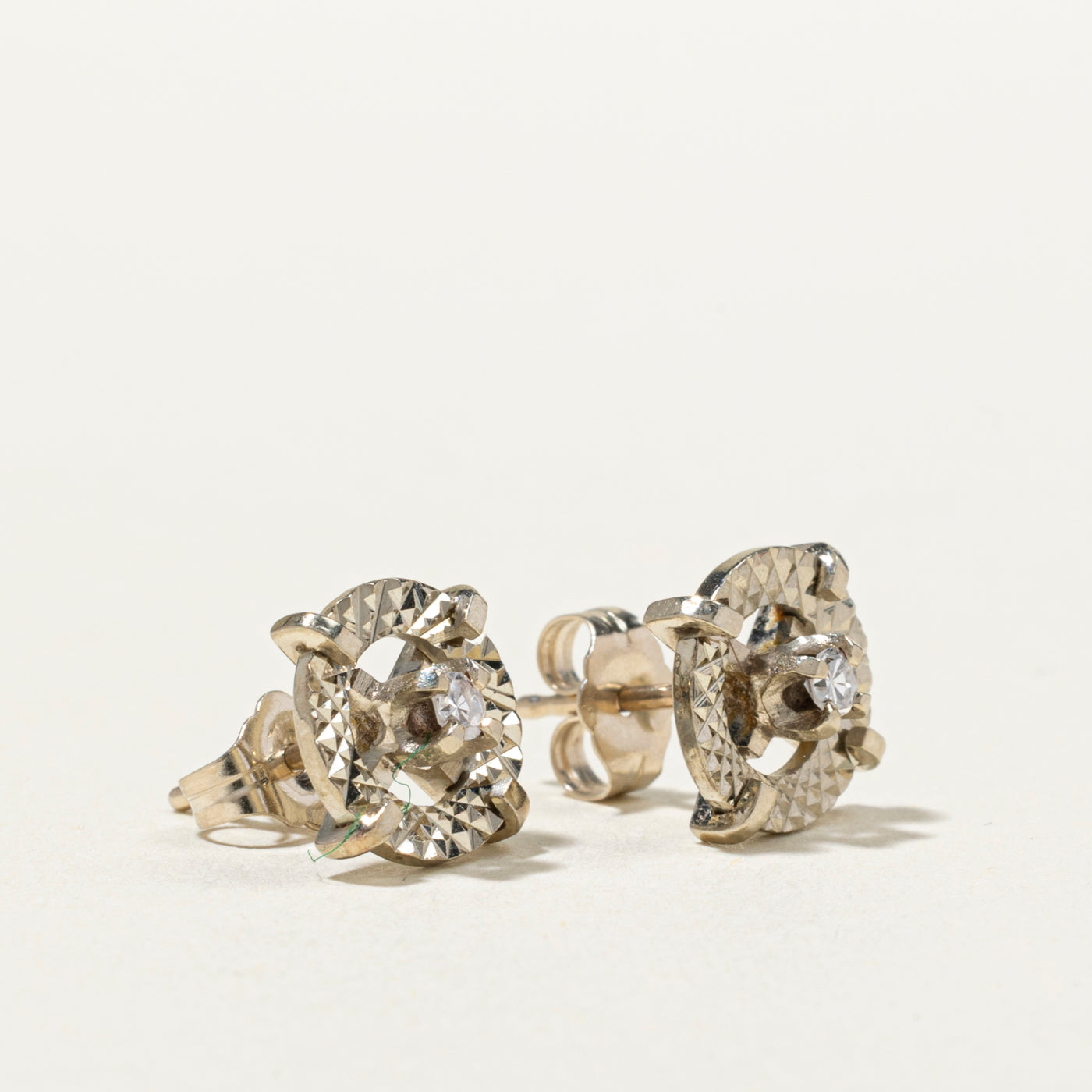 Puces d'oreilles géométriques en or 14 carats taillé diamant | 0,08 ct au total