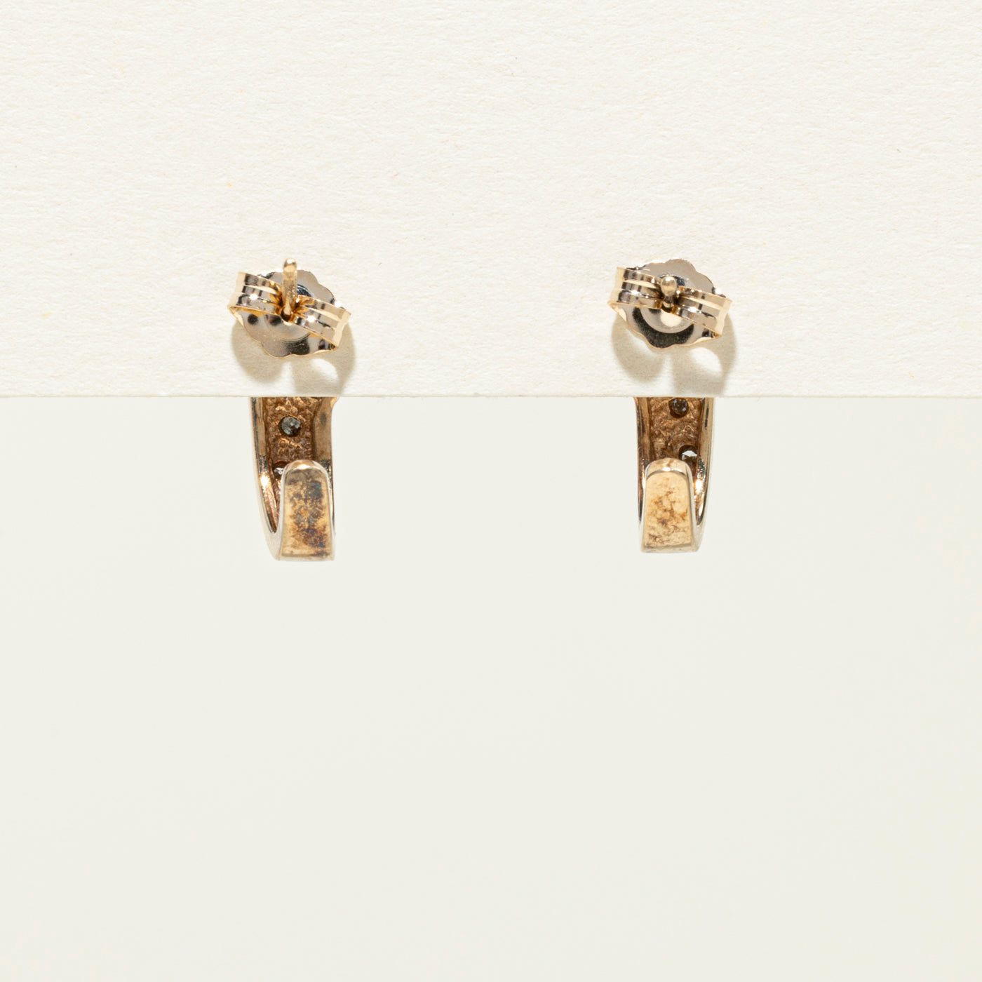 Boucles d'oreilles demi-huggie en or bicolore 10 carats et diamants | 0,05 ct au total