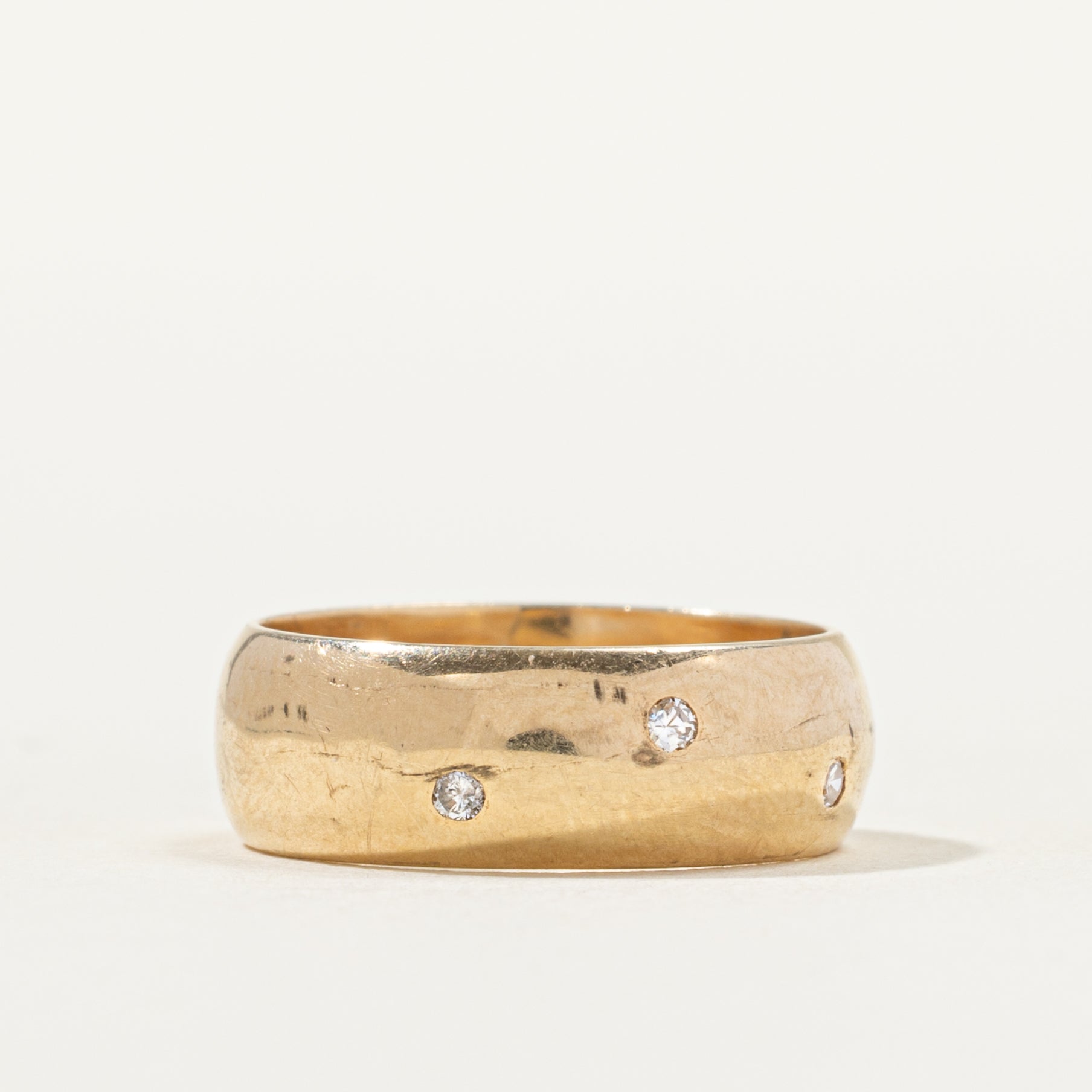 Flush Set Scattered Diamond Band | 5.9mm | SZ 4.0 |