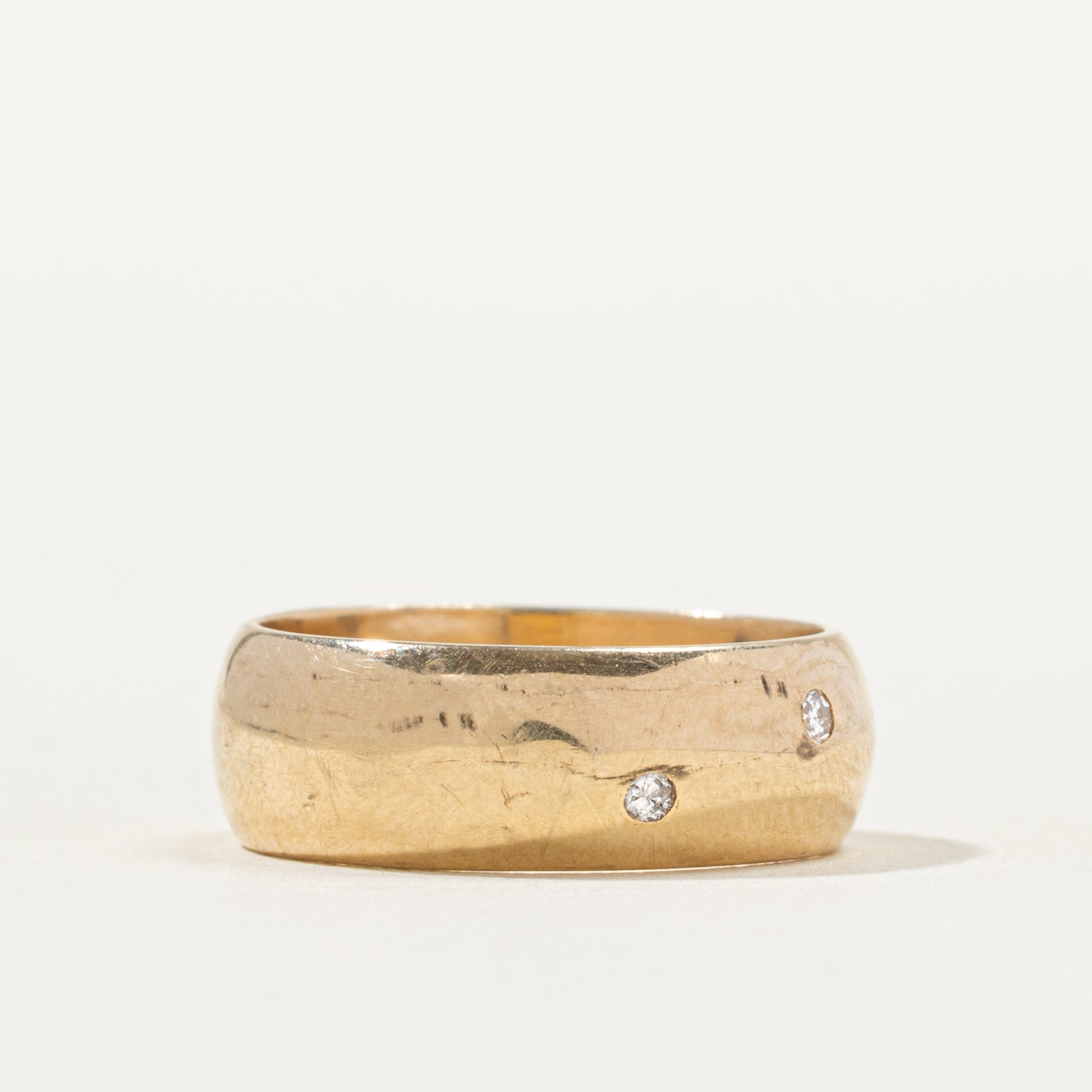 Flush Set Scattered Diamond Band | 5.9mm | SZ 4.0 |