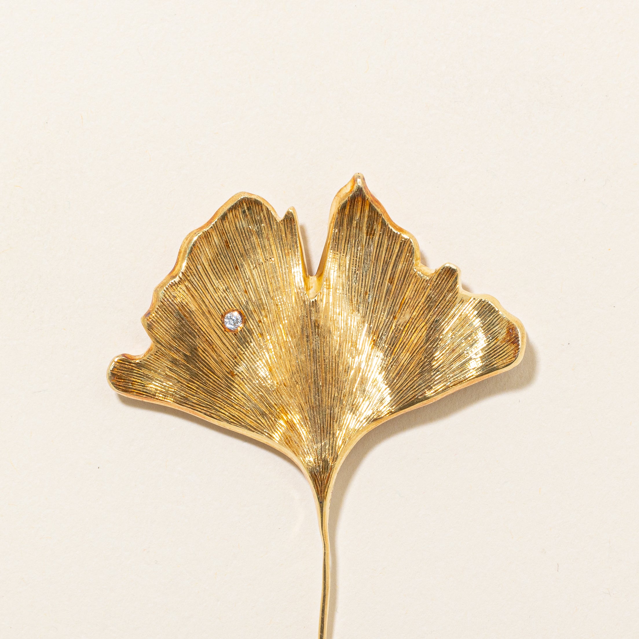 Diamond Ginkgo Leaf Pendant Brooch | 0.04ct |