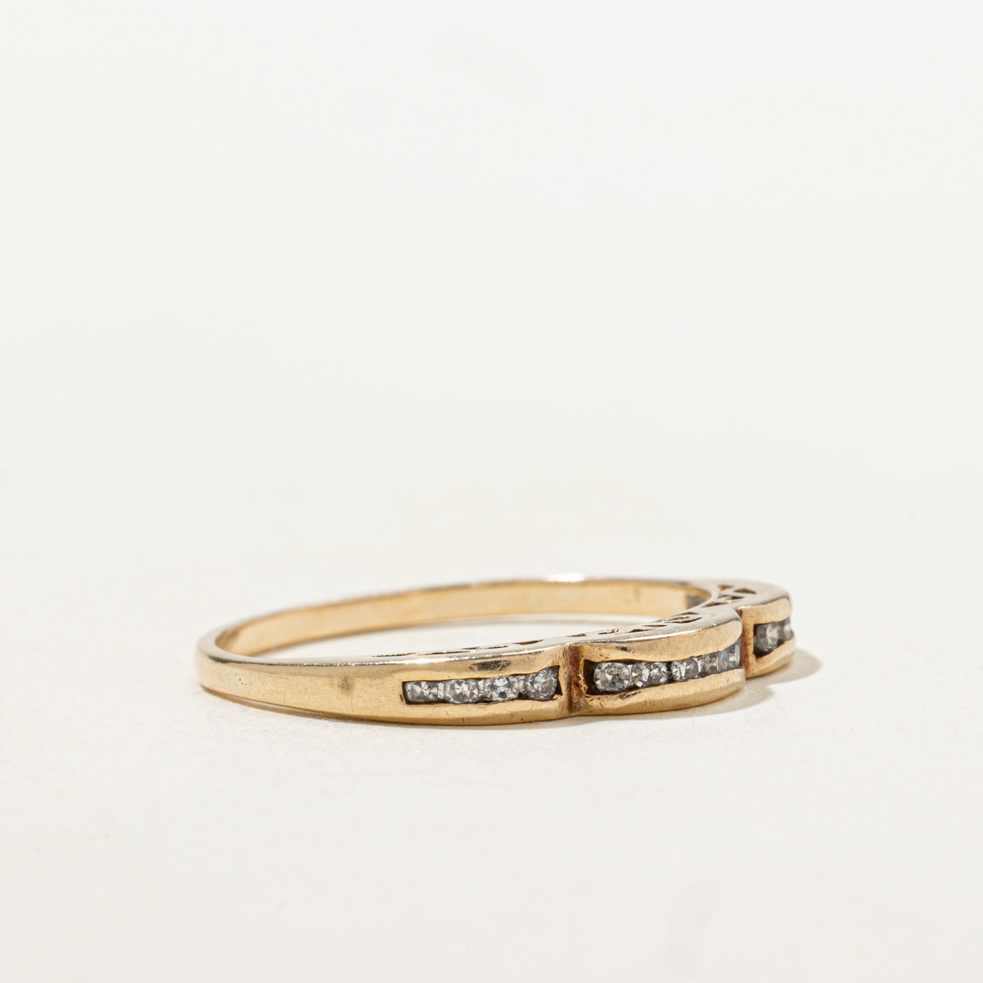 Channel Set Diamond Scalloped Band | SZ 7.5 |
