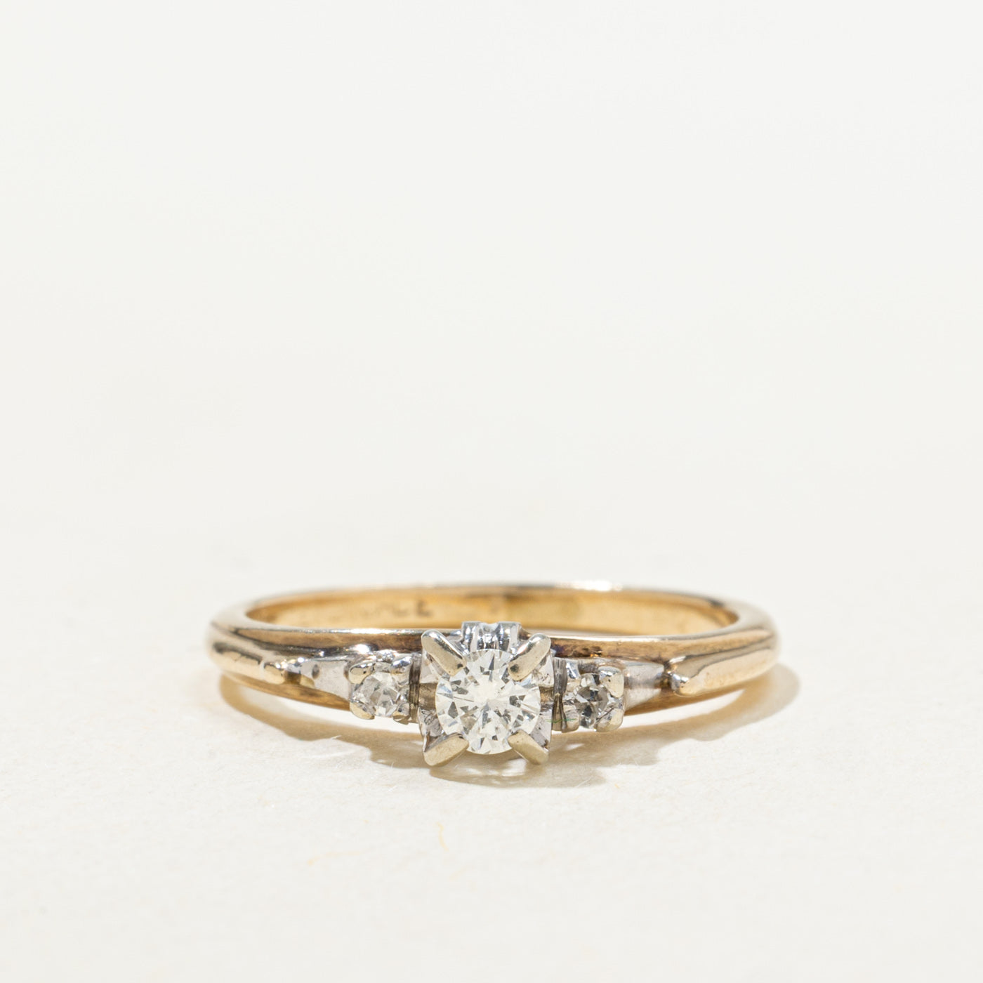 14k Illusion Set Diamond Accented Ring | SZ 3.5 |