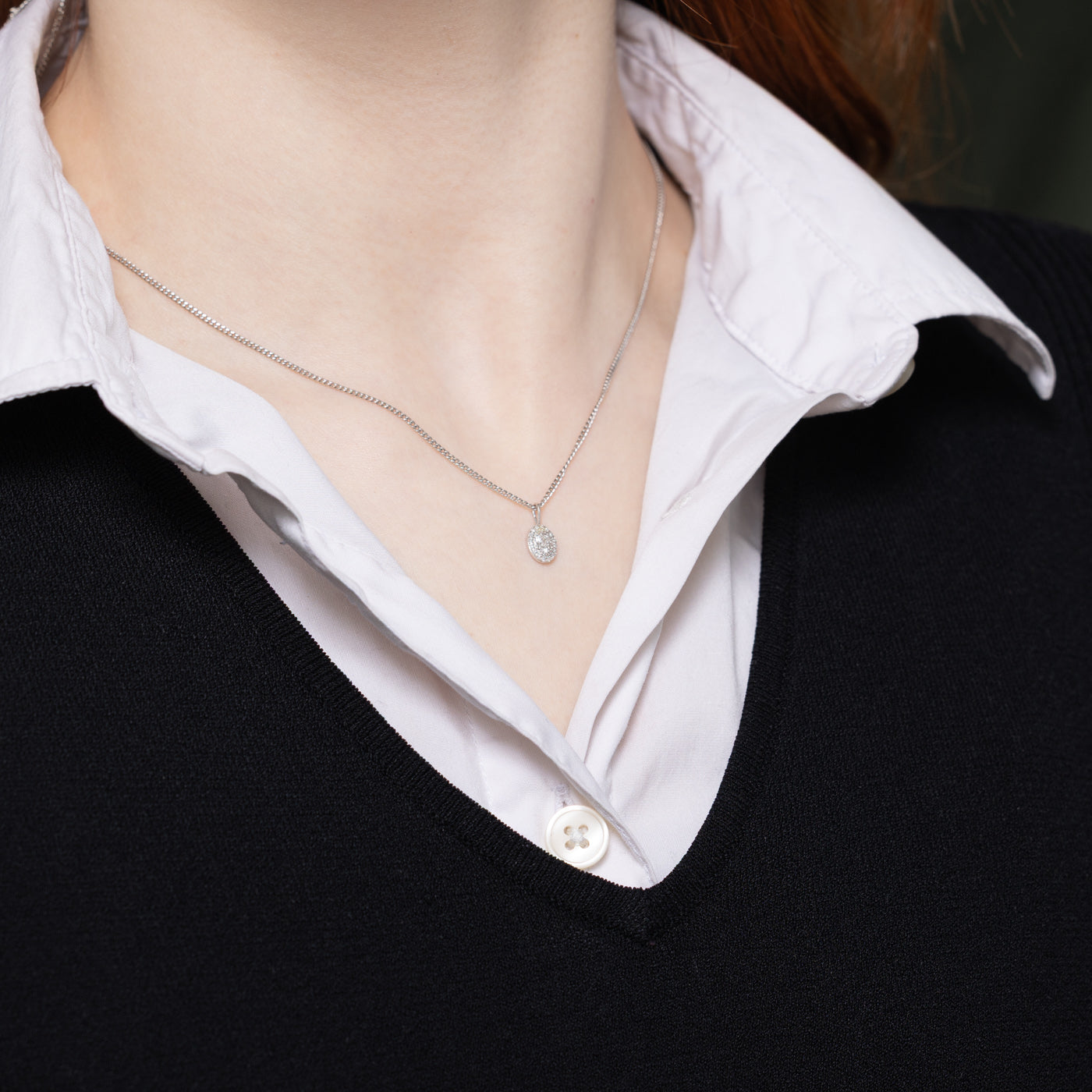 Pendentif ovale serti de pavés