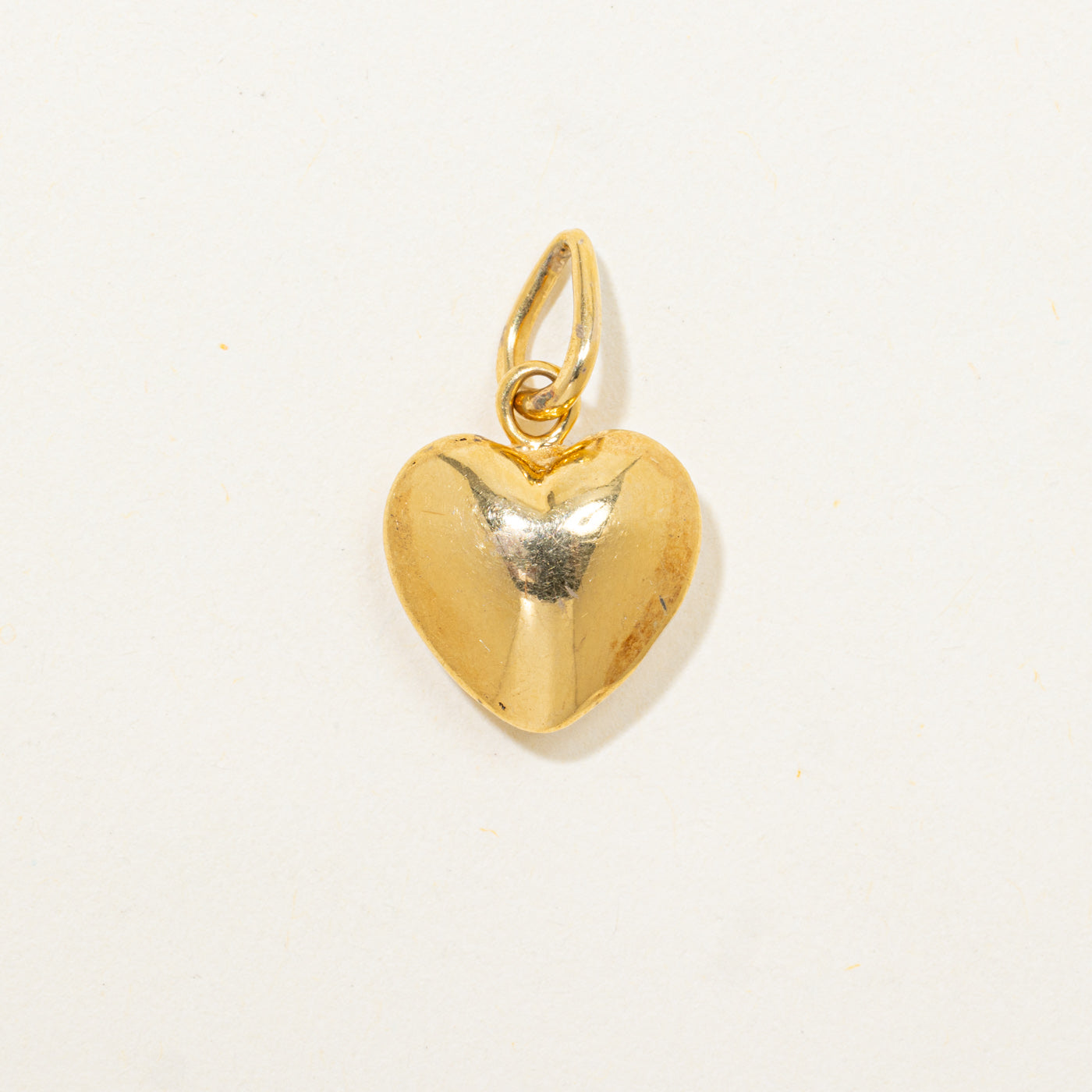 Breloque en forme de cœur Custer sertie de diamants