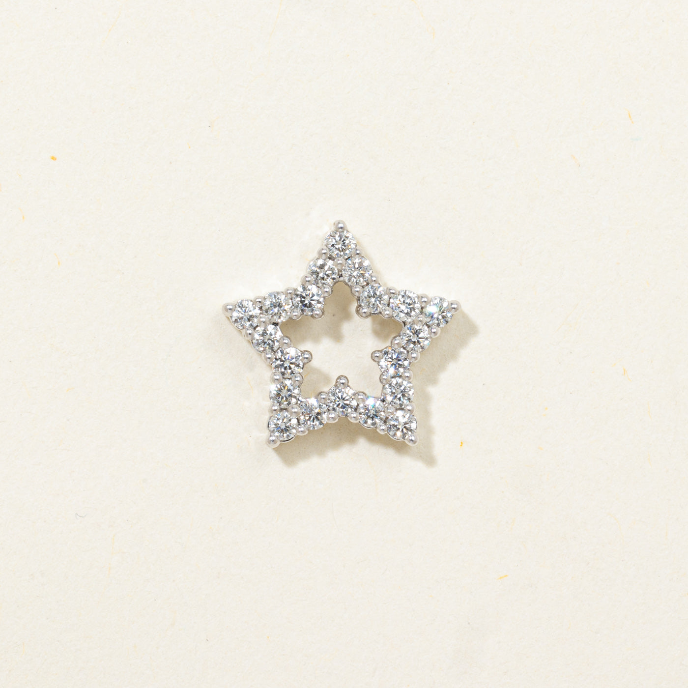 Pendentif étoile ouverte en diamant