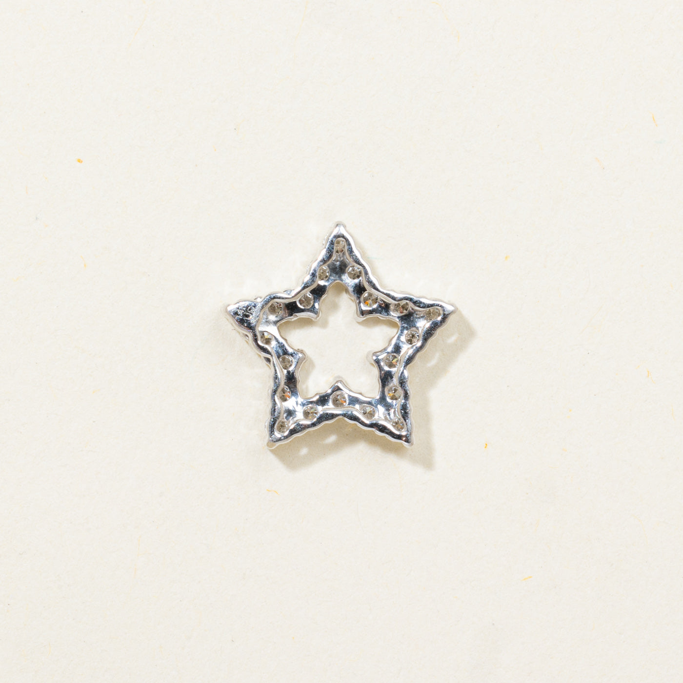 Pendentif étoile ouverte en diamant