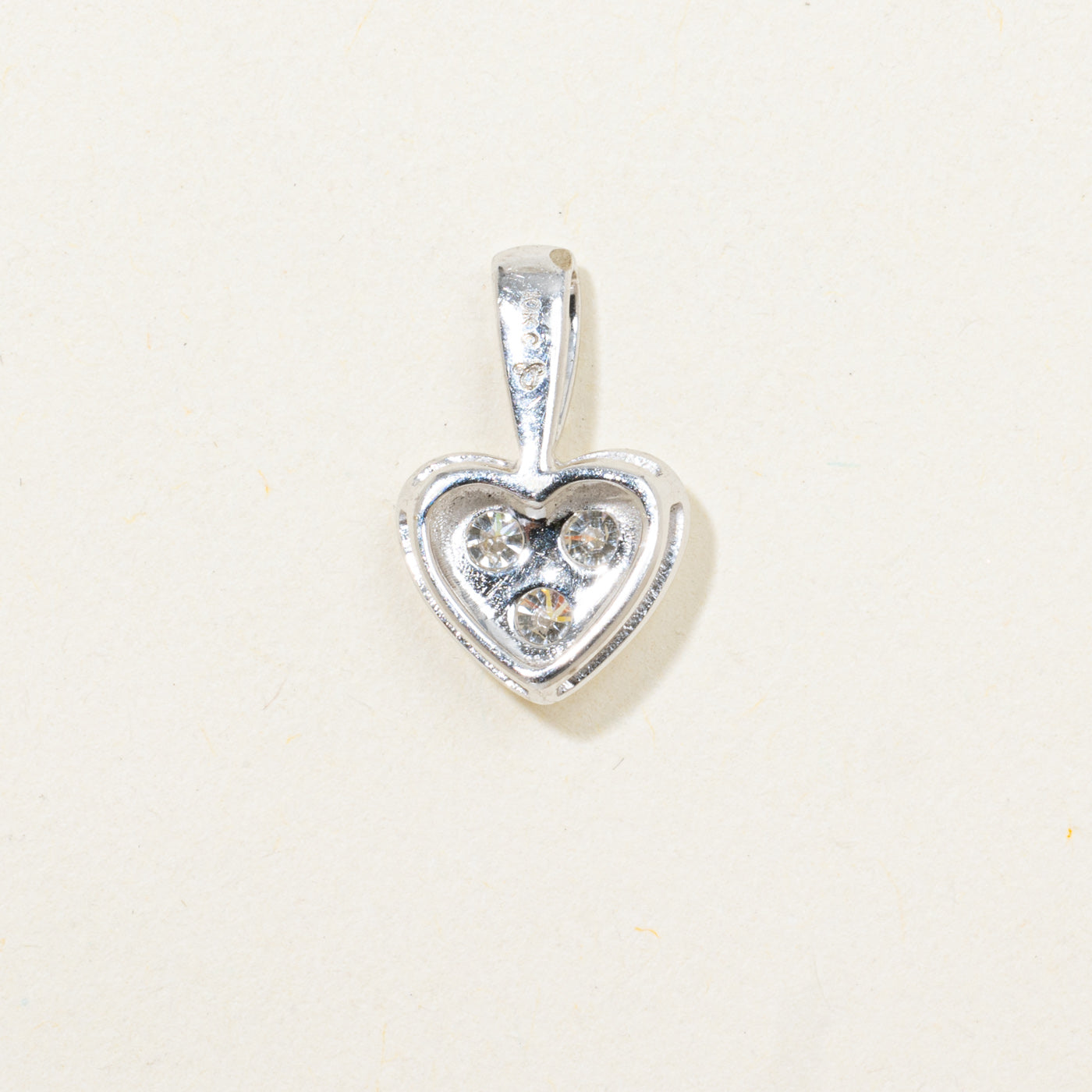 Pendentif cœur serti de diamants pavés