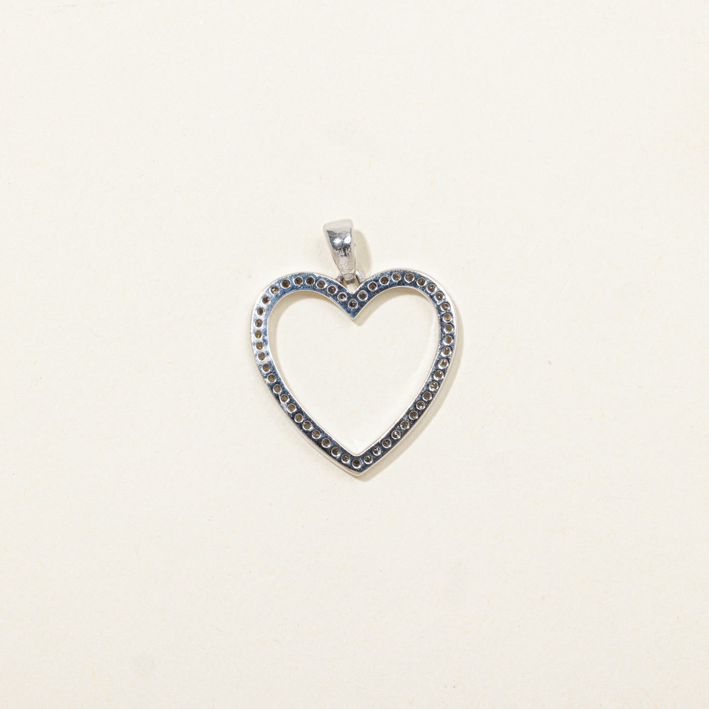 Pendentif cœur ouvert en diamant et millegrain