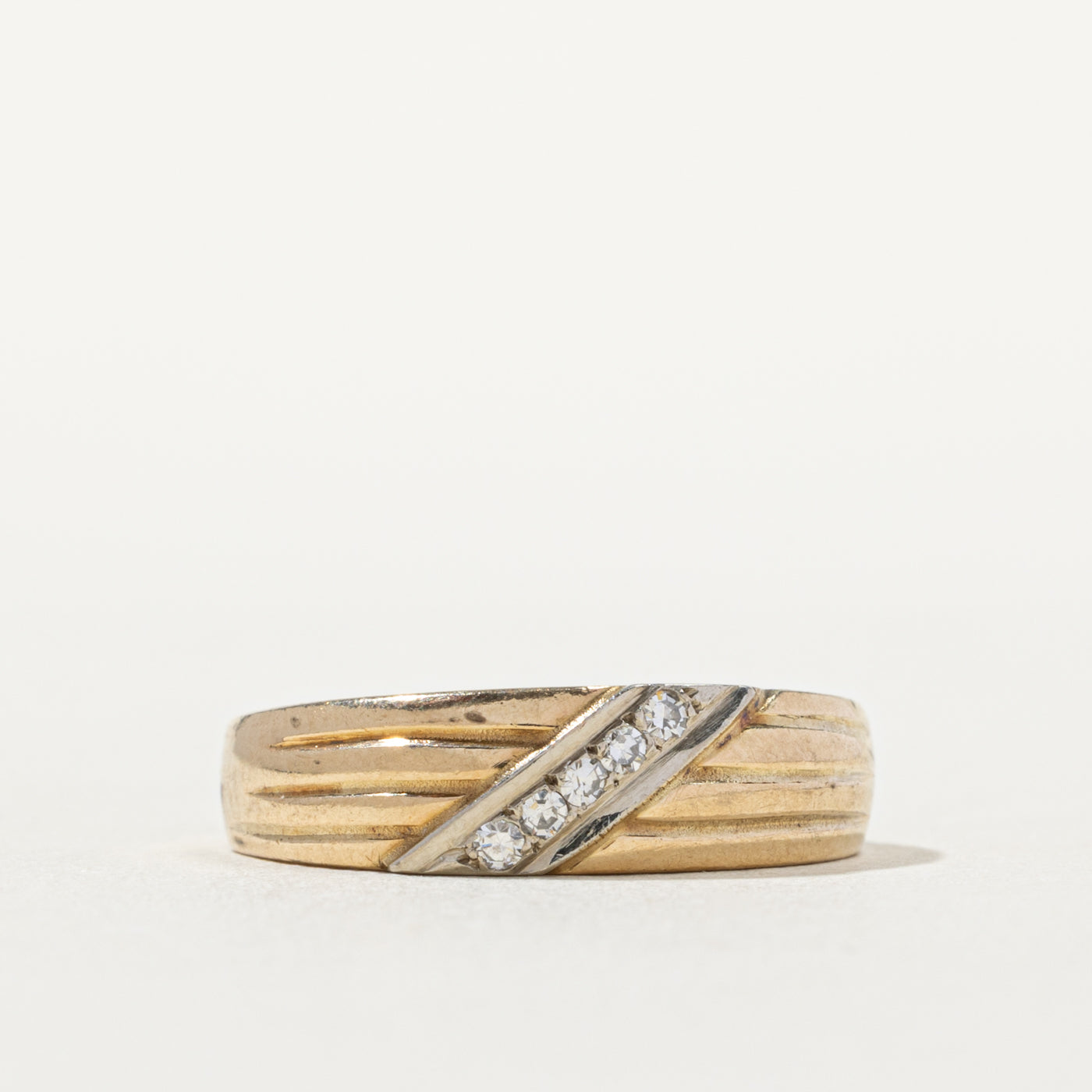 10k Diagonal Diamond Row Grooved Band | SZ 5.75