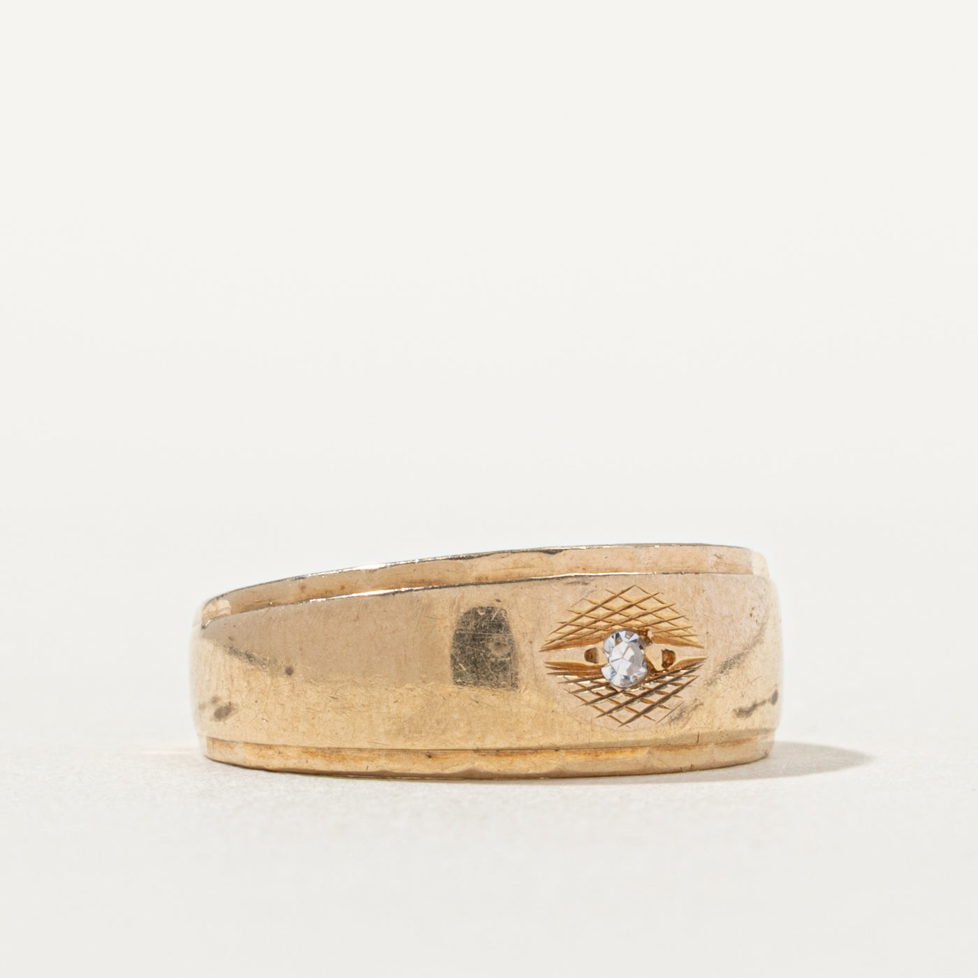 10k Single Diamond Textured Band | SZ 4.75