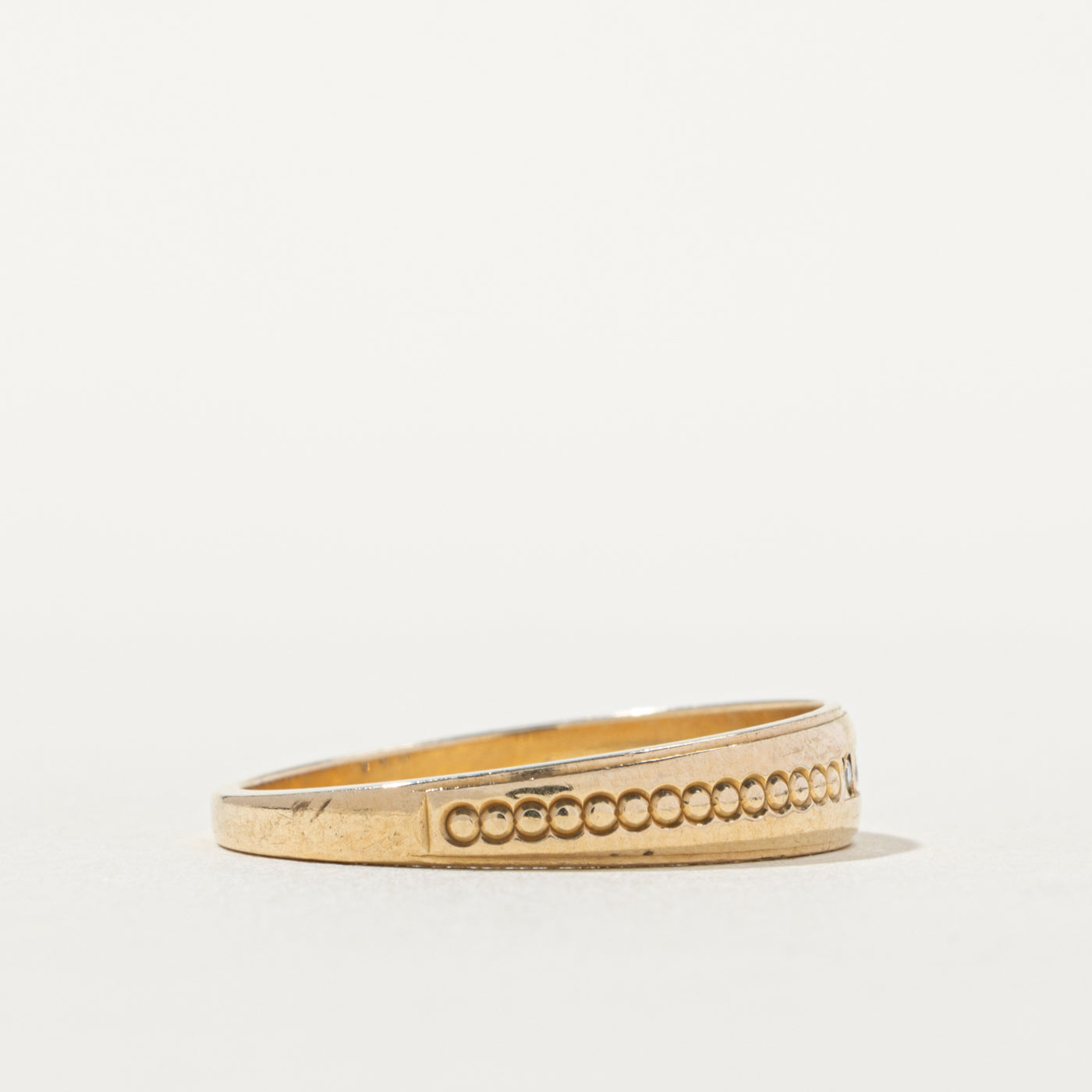 10k Three Stone Diamond Textured Band | SZ 10