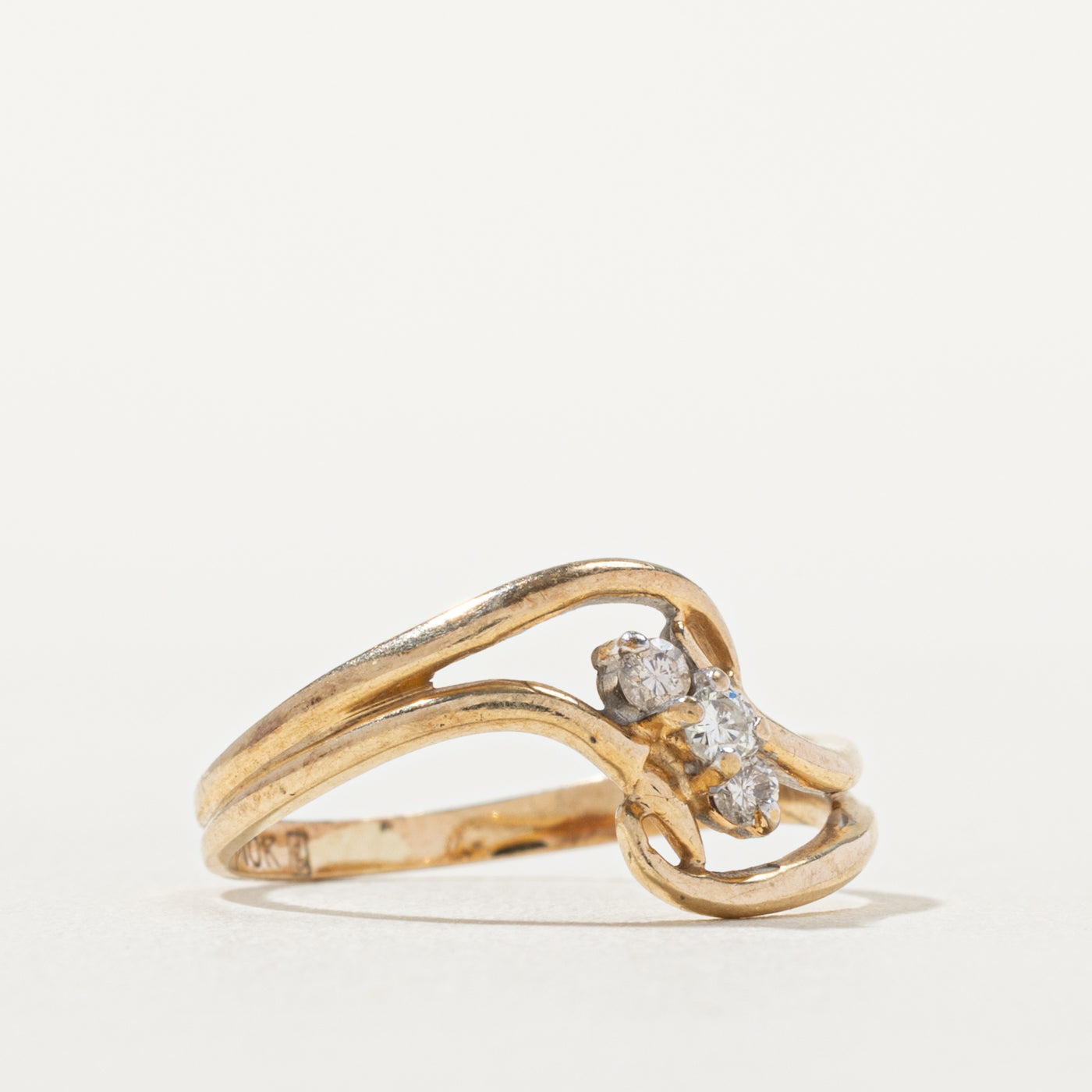 10k Three Stone Diamond Wave Ring | SZ 4.75
