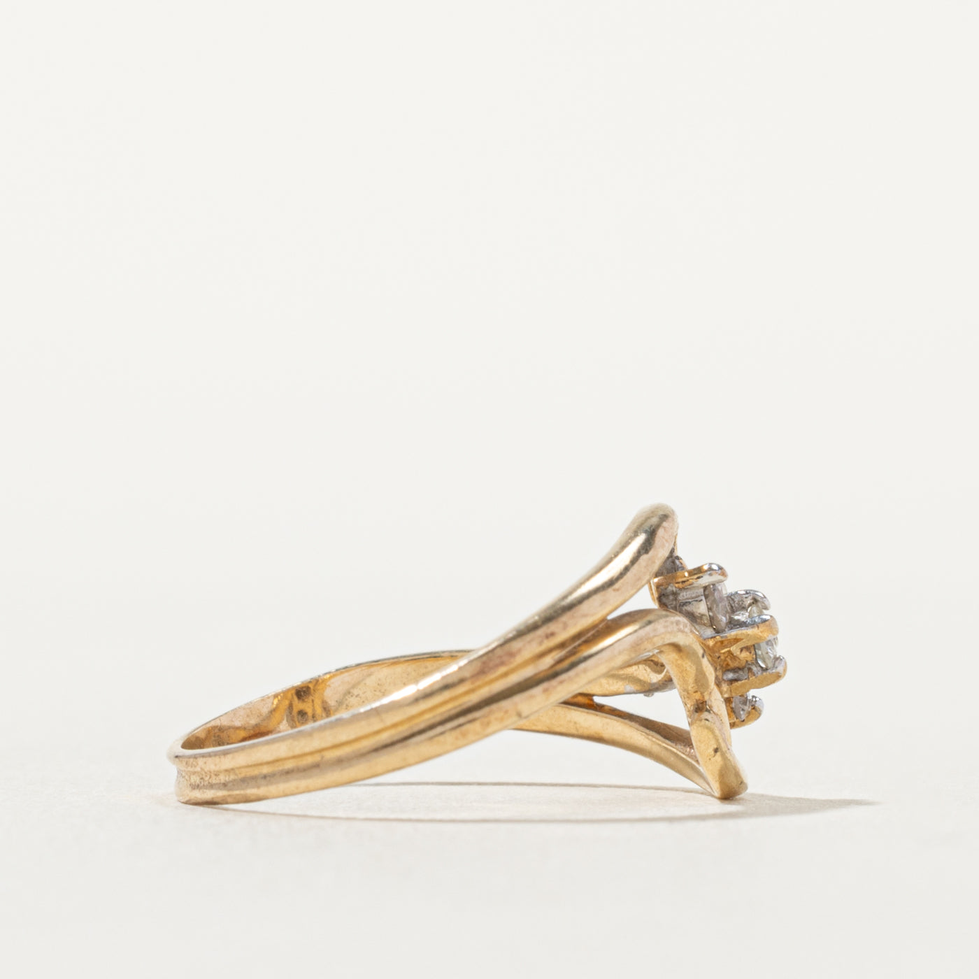 10k Three Stone Diamond Wave Ring | SZ 4.75