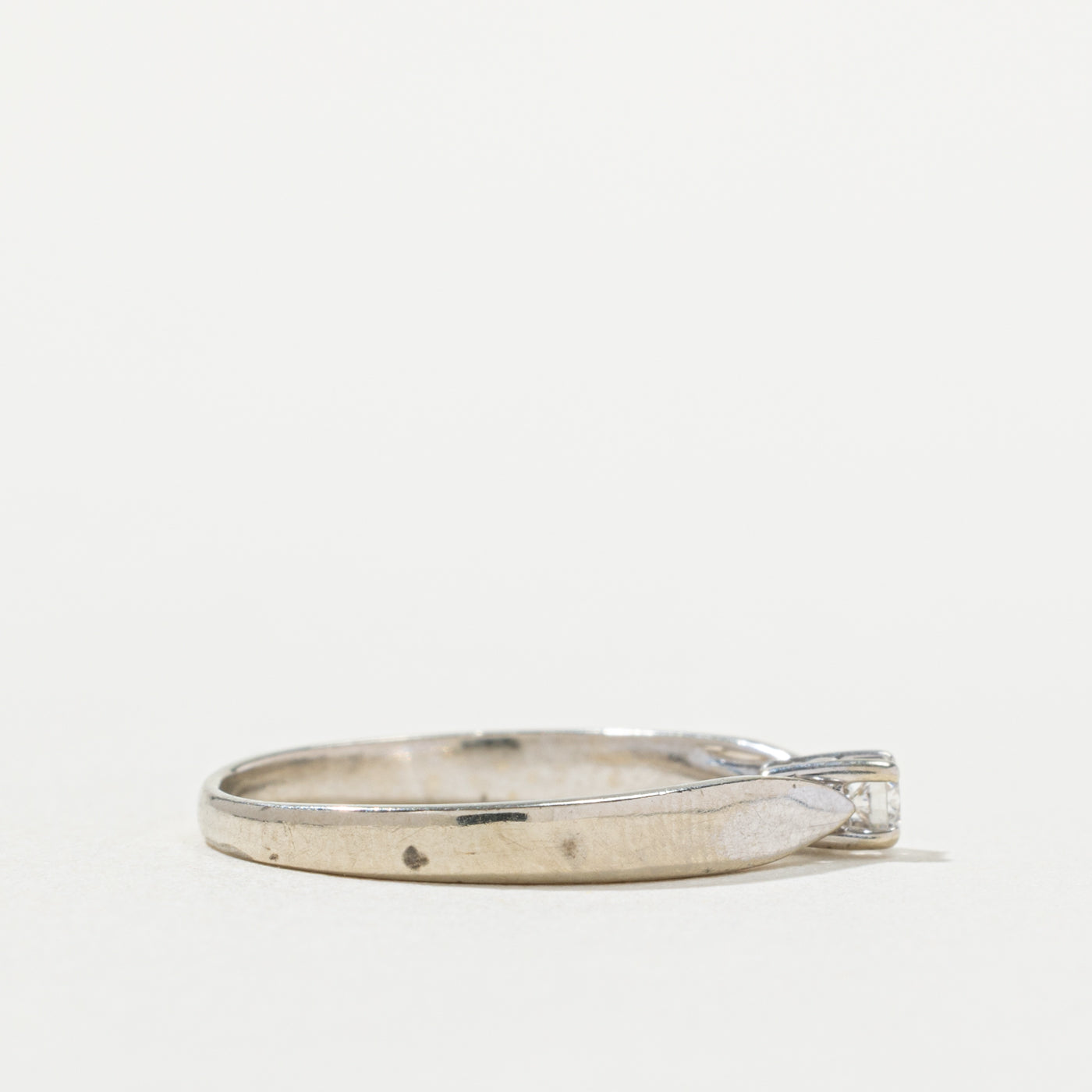 10k Round Brilliant Cut Diamond Reverse Tapered Petite Ring | SZ 5.5