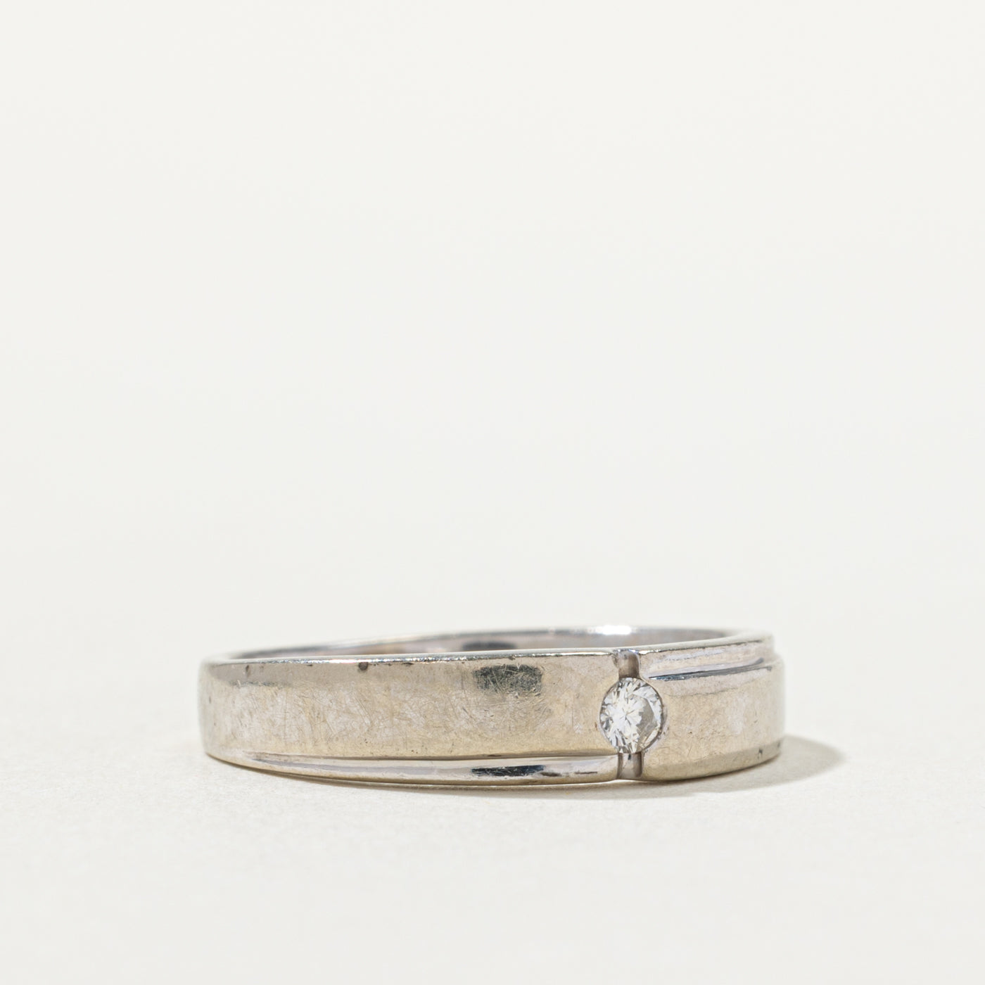 10k Round Brilliant Cut Diamond Grooved Band | SZ 5.25