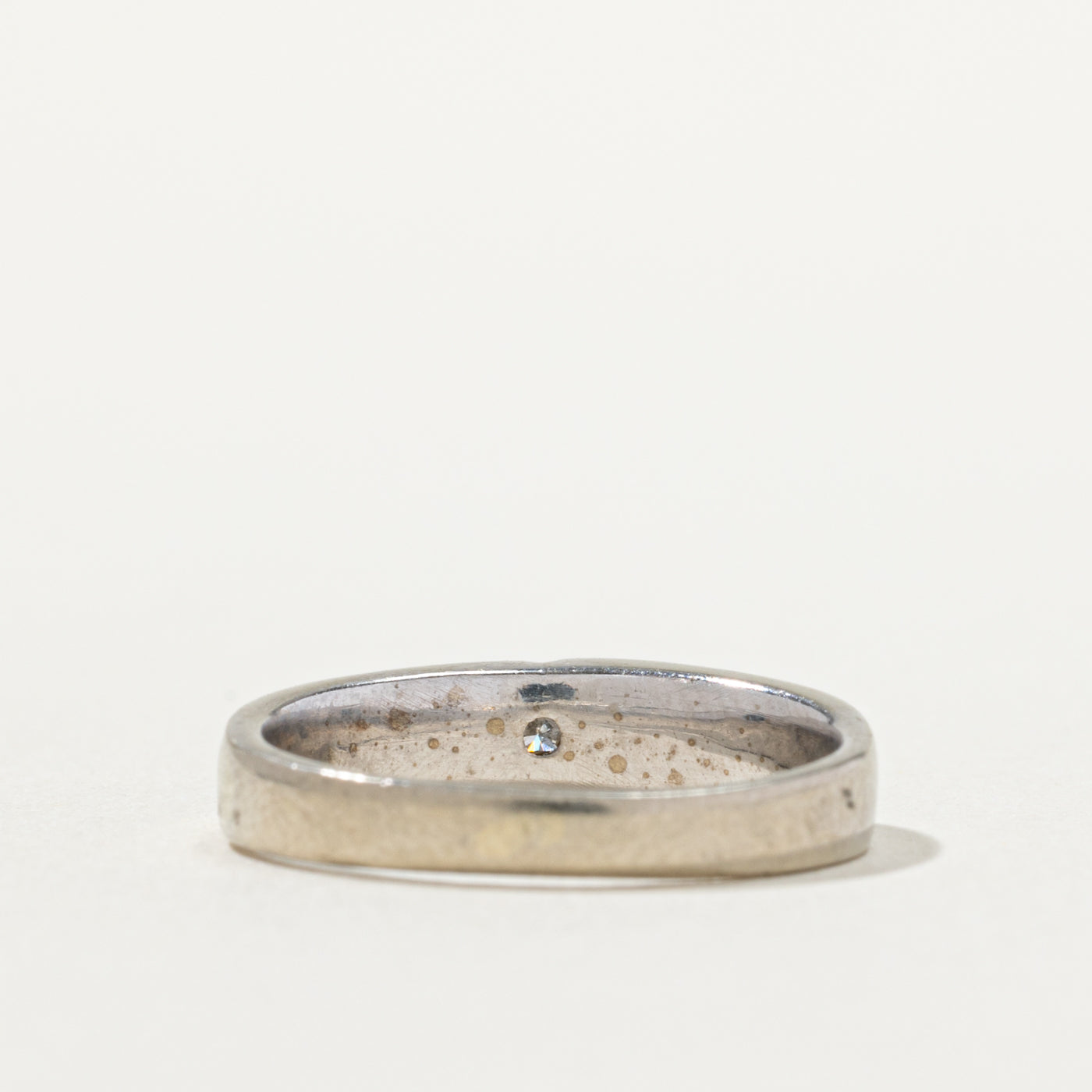 10k Round Brilliant Cut Diamond Grooved Band | SZ 5.25