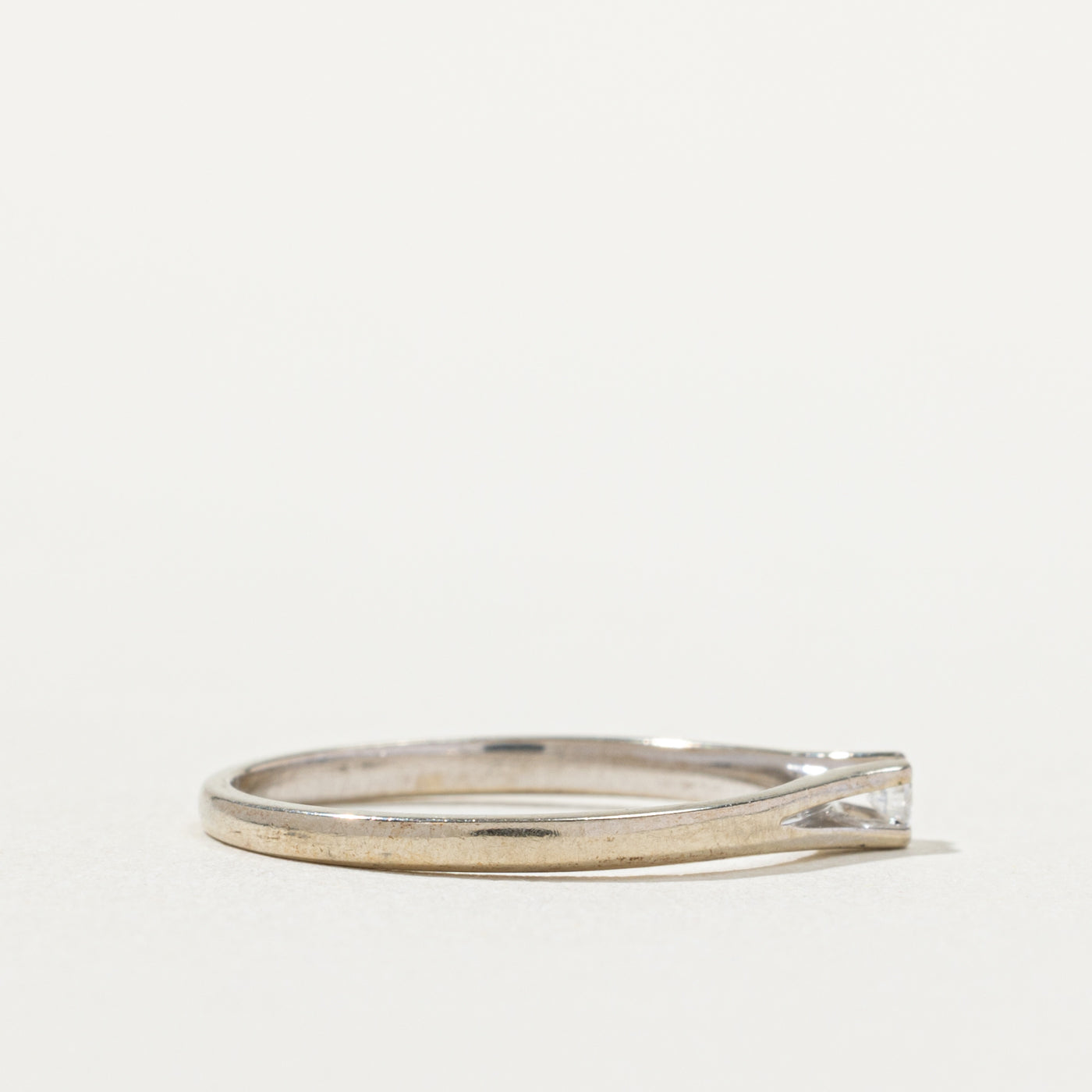 10k Round Brilliant Cut Diamond Petite Ring | SZ 5.75