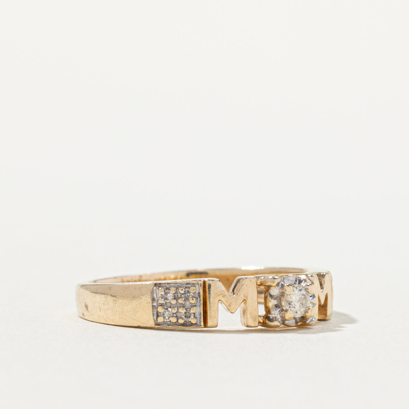 10k Illusion Set Diamond "MOM" Ring | SZ 6.25