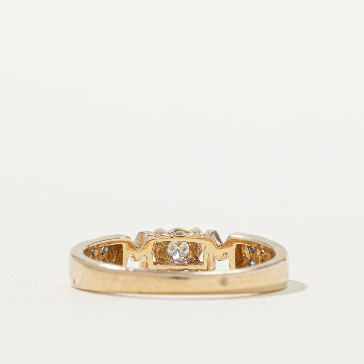 10k Illusion Set Diamond "MOM" Ring | SZ 6.25
