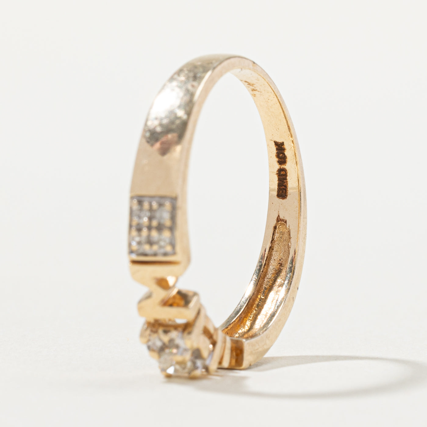 10k Illusion Set Diamond "MOM" Ring | SZ 6.25