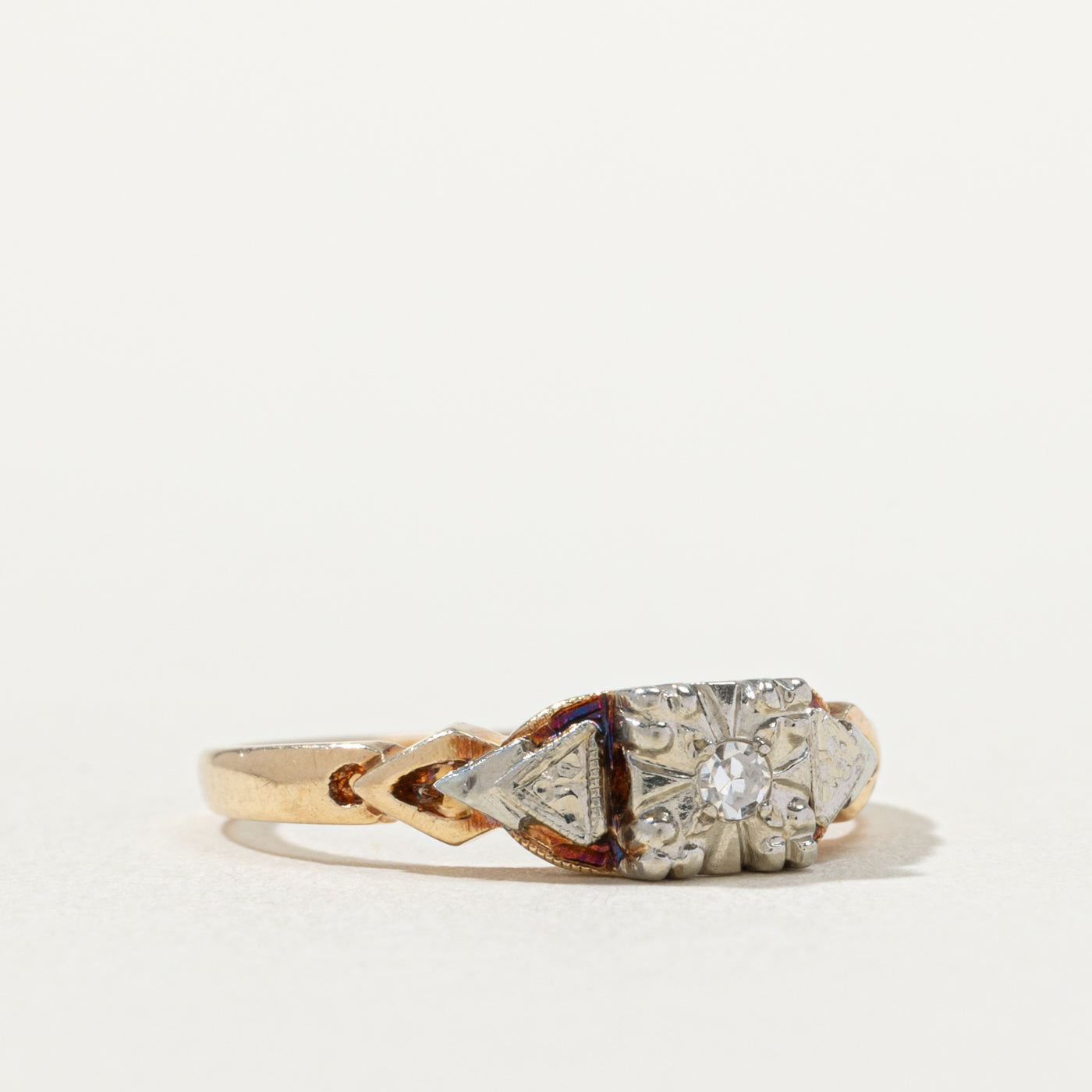 14k Illusion Set Diamond Textured Ring | SZ 5.75