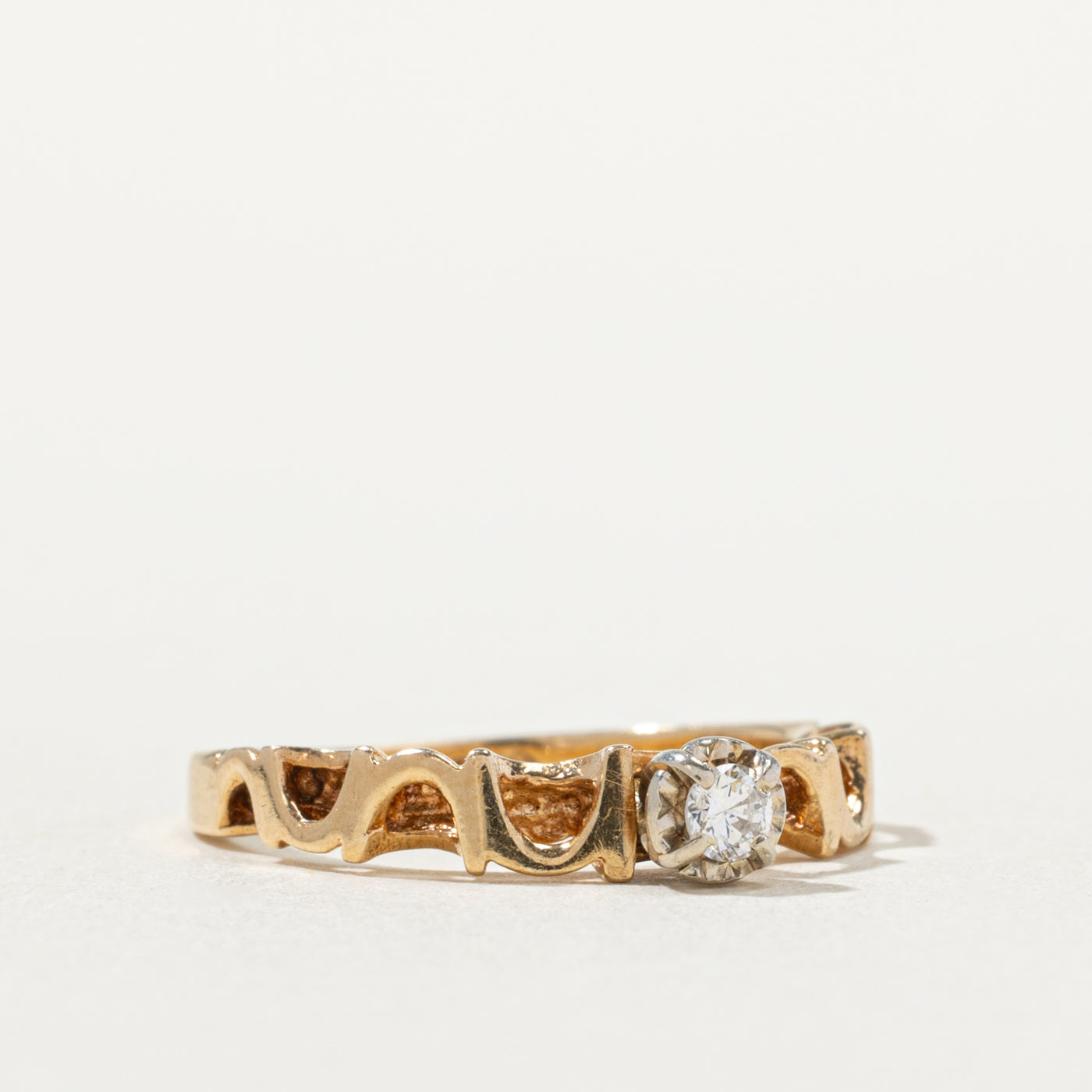 14k Illusion Set Diamond Wave Ring | SZ 5.25