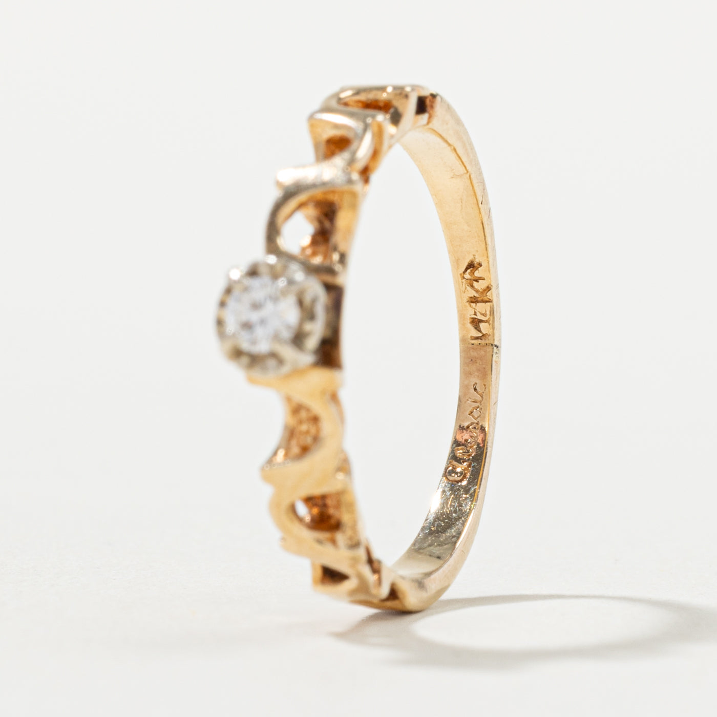 14k Illusion Set Diamond Wave Ring | SZ 5.25
